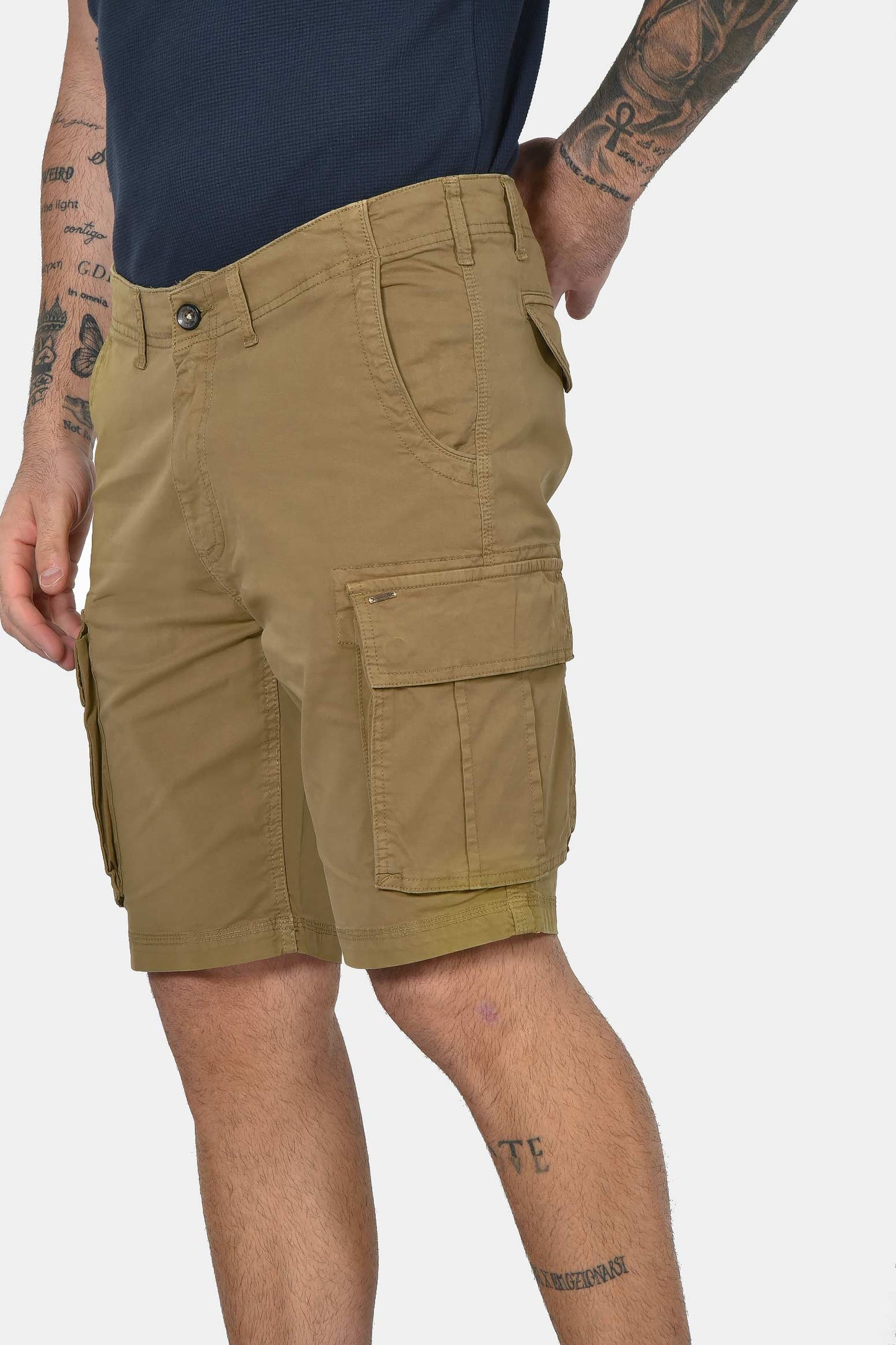 ανδρική-cargo-βερμούδα-slim-fit-με-πλαϊνές-τσέπες-&-ελαστική-άνεση-κινήσεων