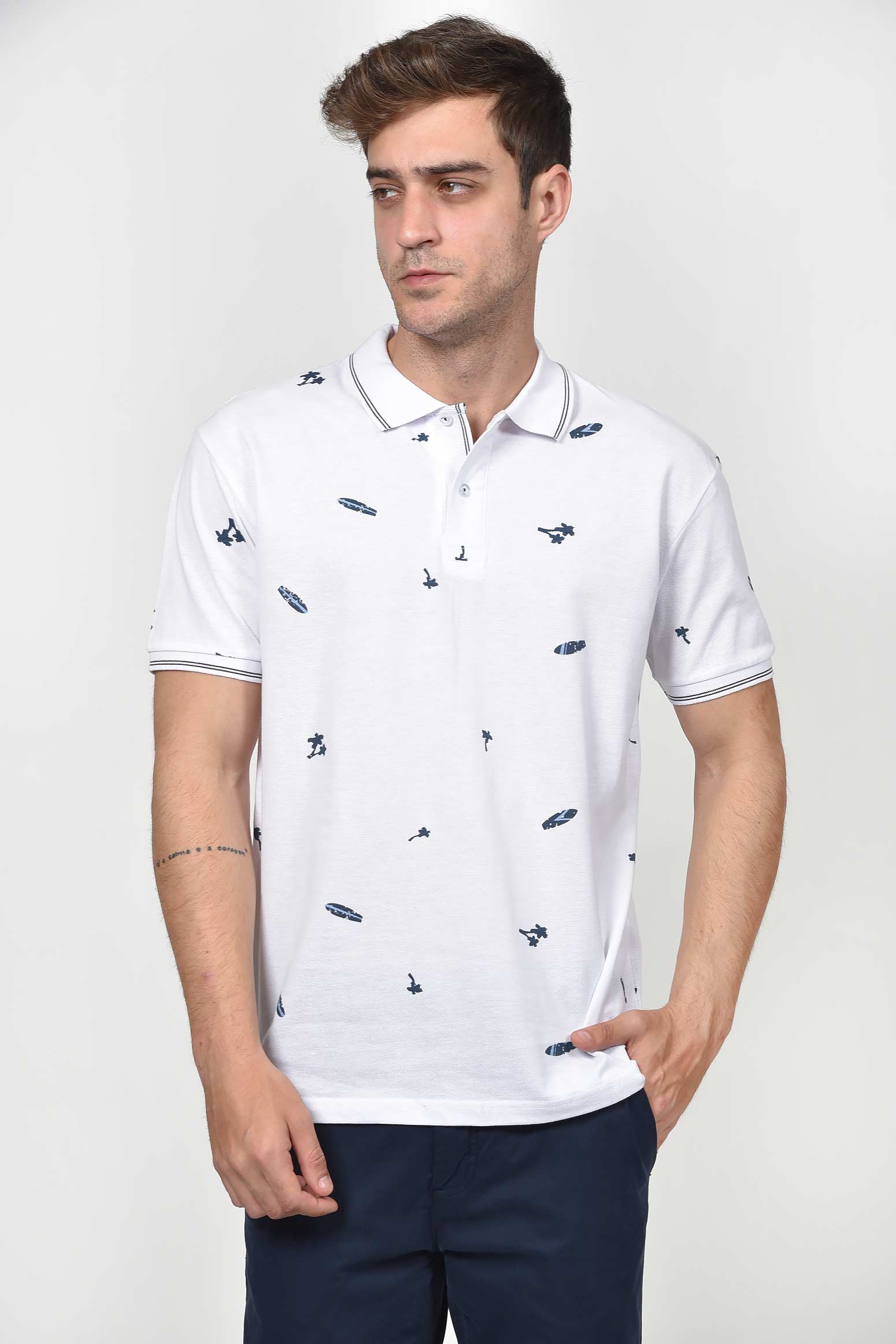 ανδρική-μπλούζα-polo-με-minimal-σχέδια