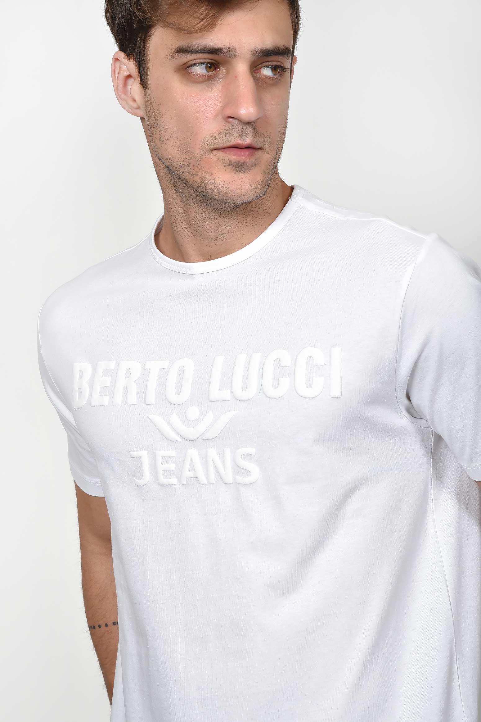 ανδρικό-καλοκαιρινό-t-shirt-με-κέντημα-berto-lucci