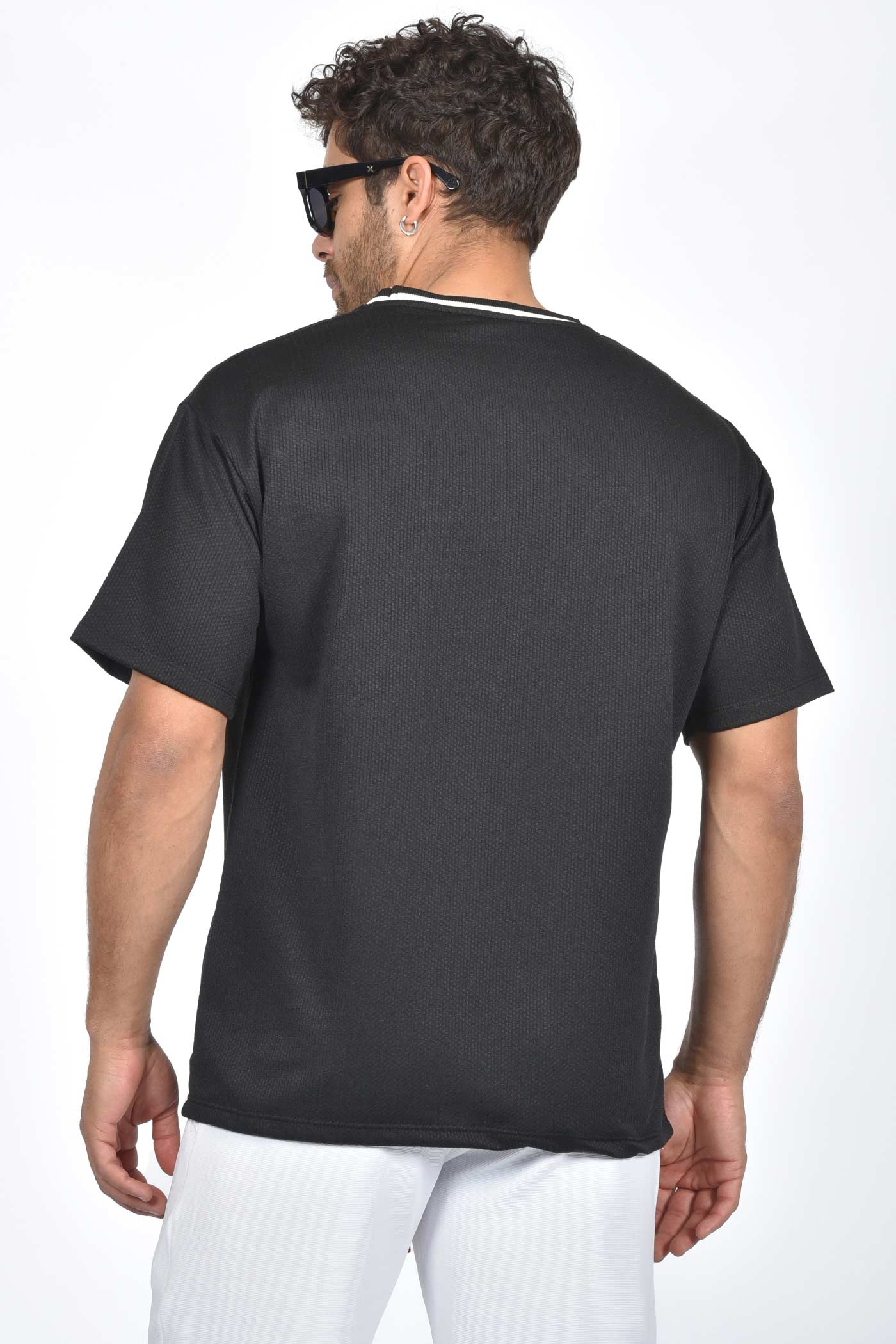 ανδρικό-oversized-t-shirt-με-δίχρωμο-ριπ-στον-λαιμό