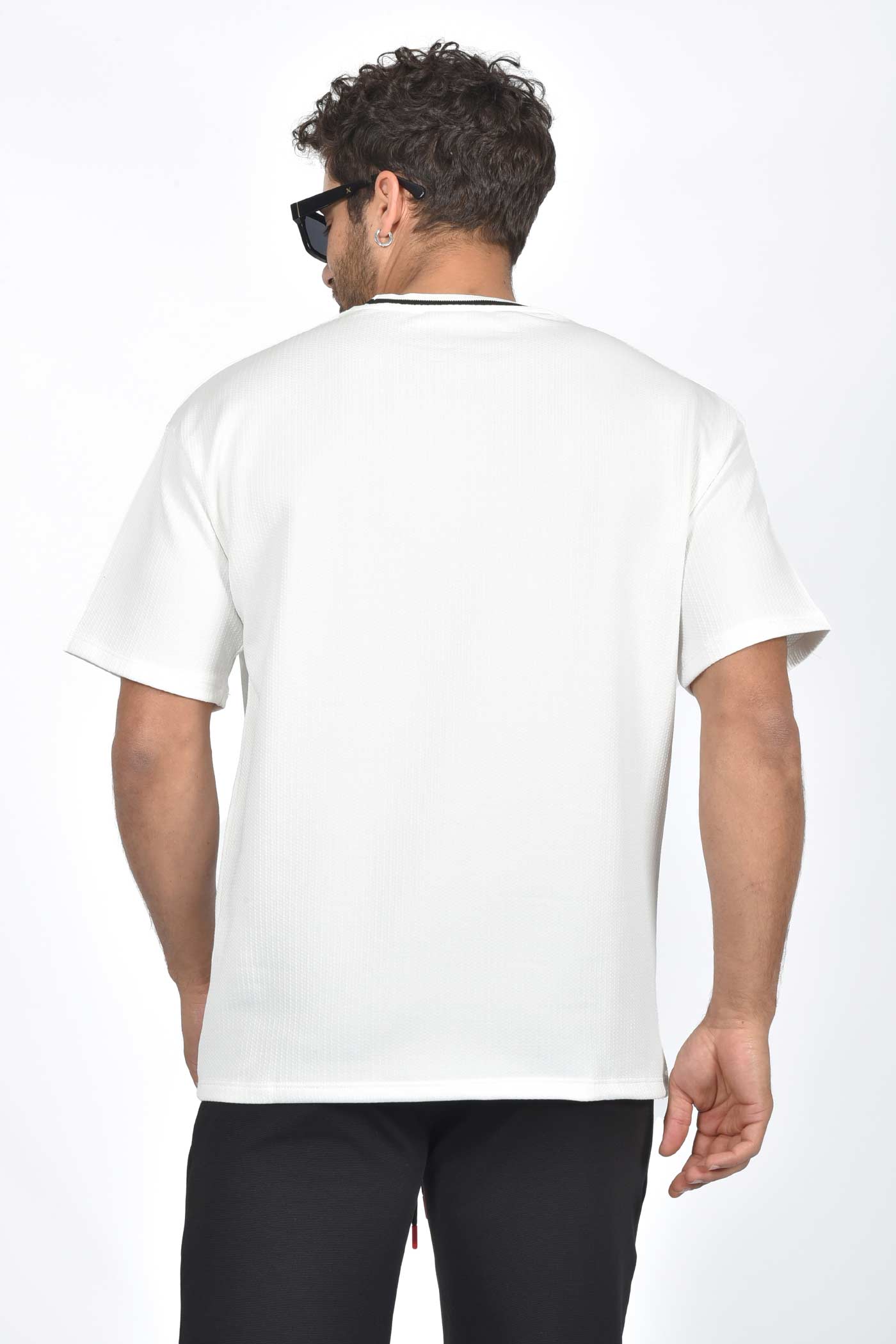 ανδρικό-oversized-t-shirt-με-δίχρωμο-ριπ-στον-λαιμό