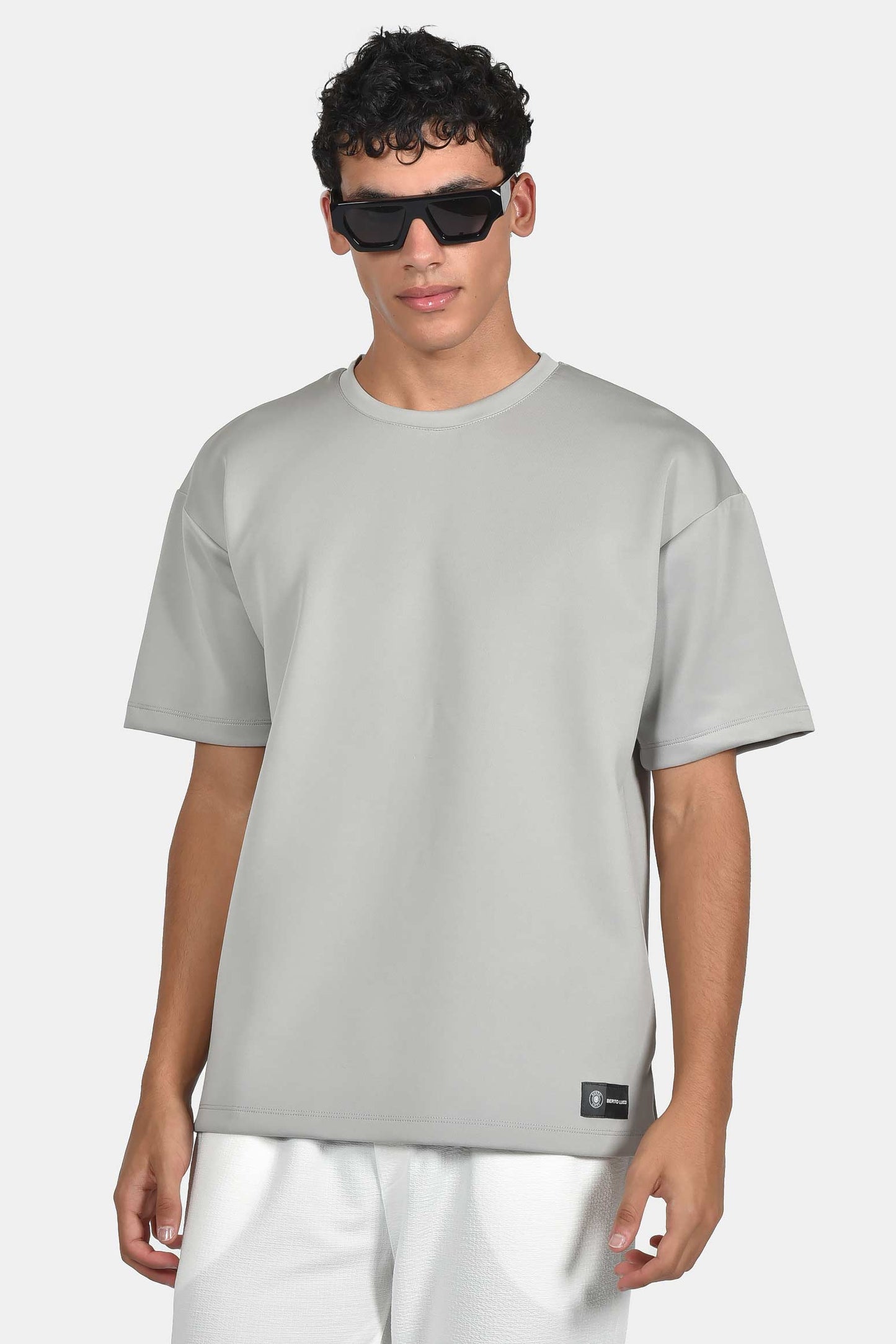 ανδρικό-oversized-t-shirt-από-απαλό-ύφασμα-με-ελαφριά-γυαλάδα