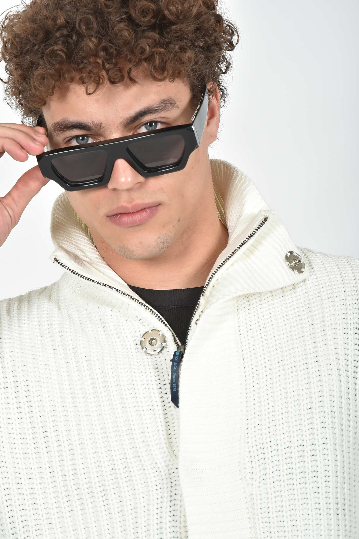 ανδρική-πλεκτή-ζακέτα-normal-fit-με-κουμπιά-και-φερμουάρ