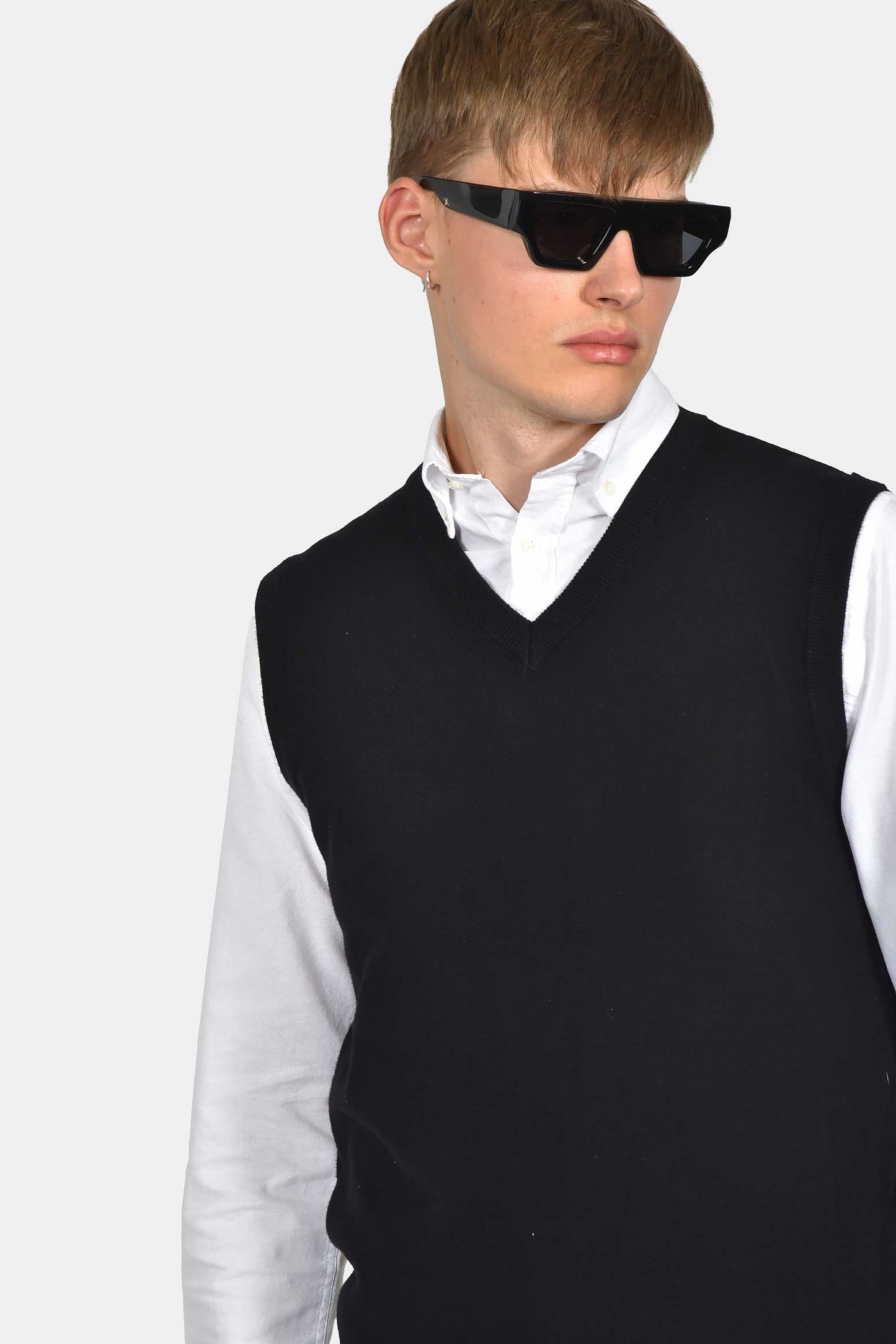 ανδρικό-πλεκτό-γιλέκο-normal-fit-με-λαιμόκοψη-v