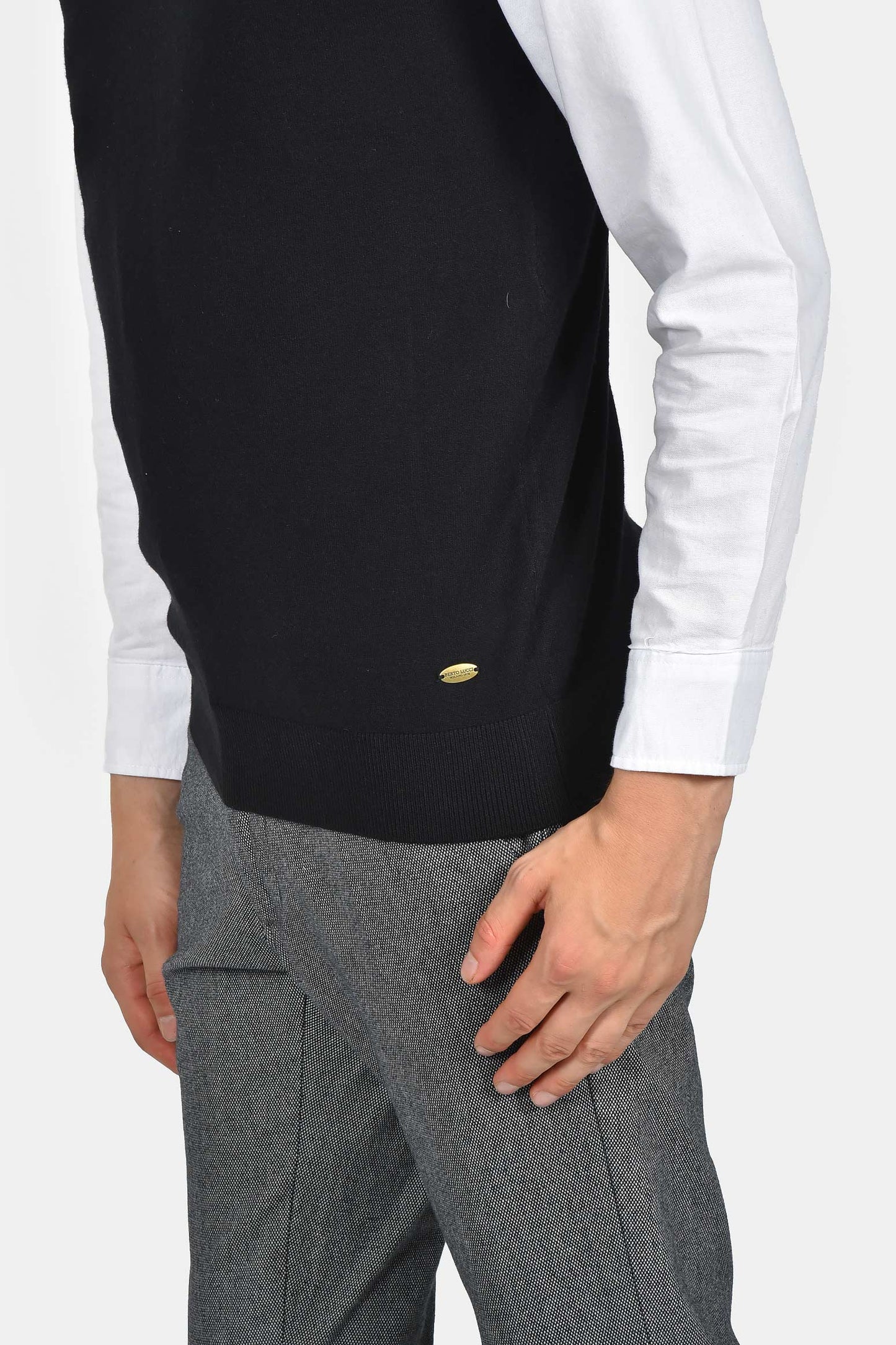 ανδρικό-πλεκτό-γιλέκο-normal-fit-με-λαιμόκοψη-v