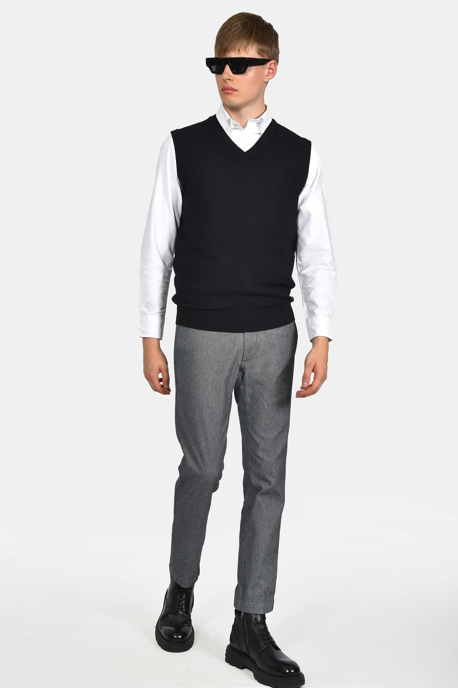 ανδρικό-πλεκτό-γιλέκο-normal-fit-με-λαιμόκοψη-v