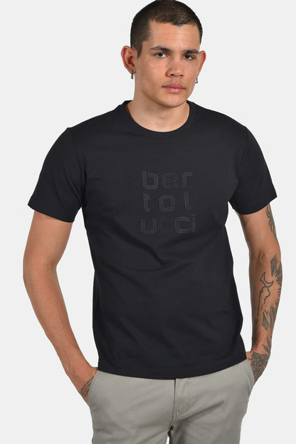 ανδρικό-t-shirt-normal-fit-με-ανάγλυφο-logo-απαλή-αίσθηση-&-σταθερή-γραμμή