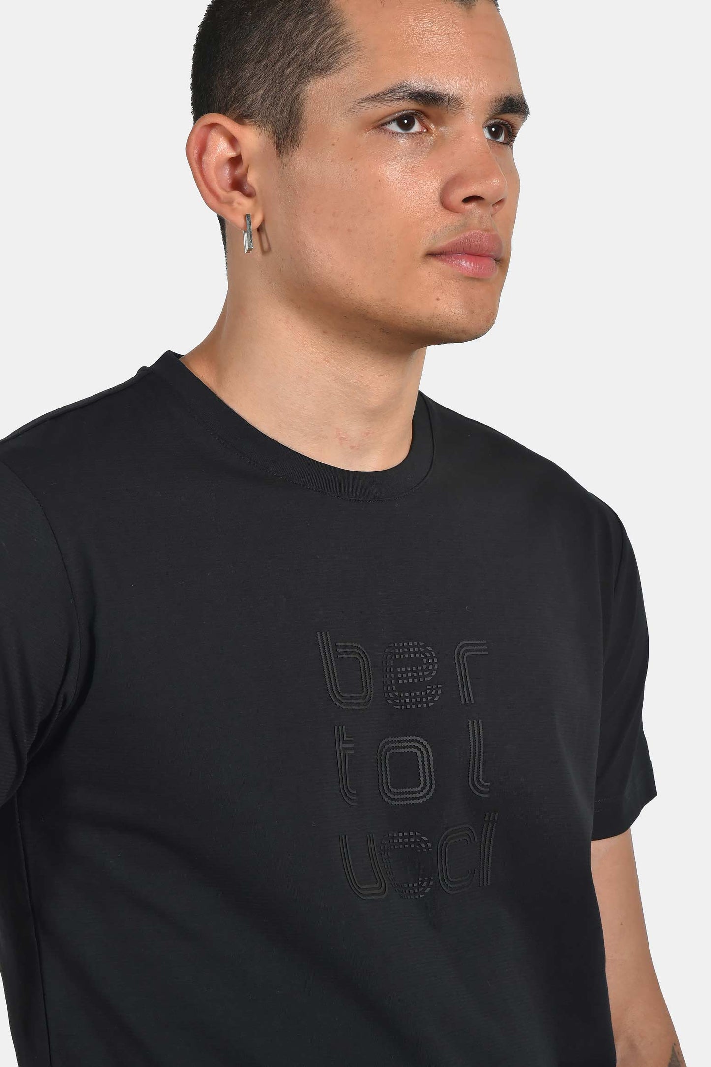 ανδρικό-t-shirt-normal-fit-με-ανάγλυφο-logo-απαλή-αίσθηση-&-σταθερή-γραμμή