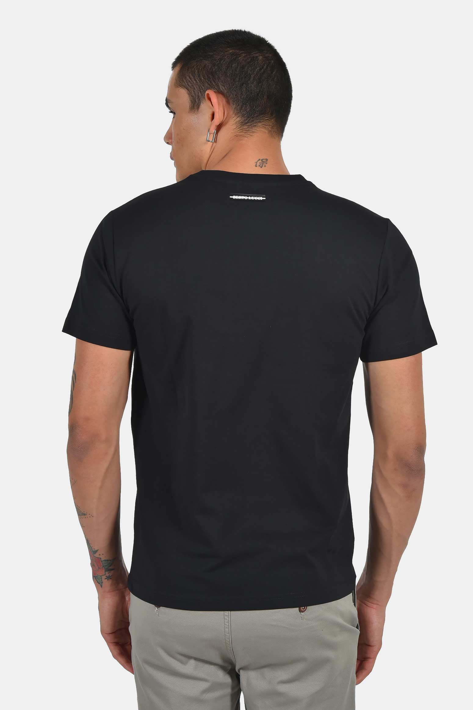 ανδρικό-t-shirt-normal-fit-με-ανάγλυφο-logo-απαλή-αίσθηση-&-σταθερή-γραμμή