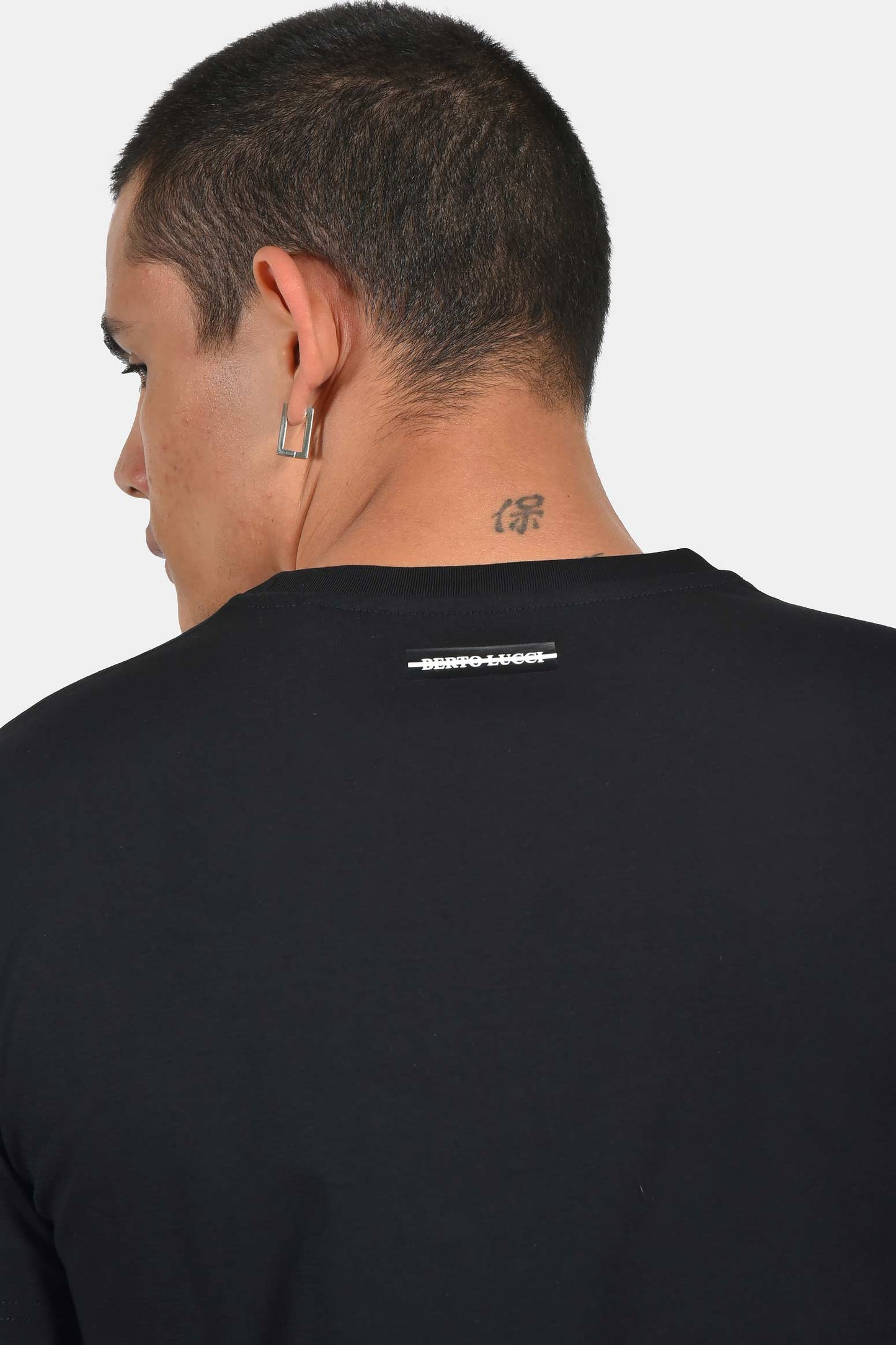 ανδρικό-t-shirt-normal-fit-με-ανάγλυφο-logo-απαλή-αίσθηση-&-σταθερή-γραμμή