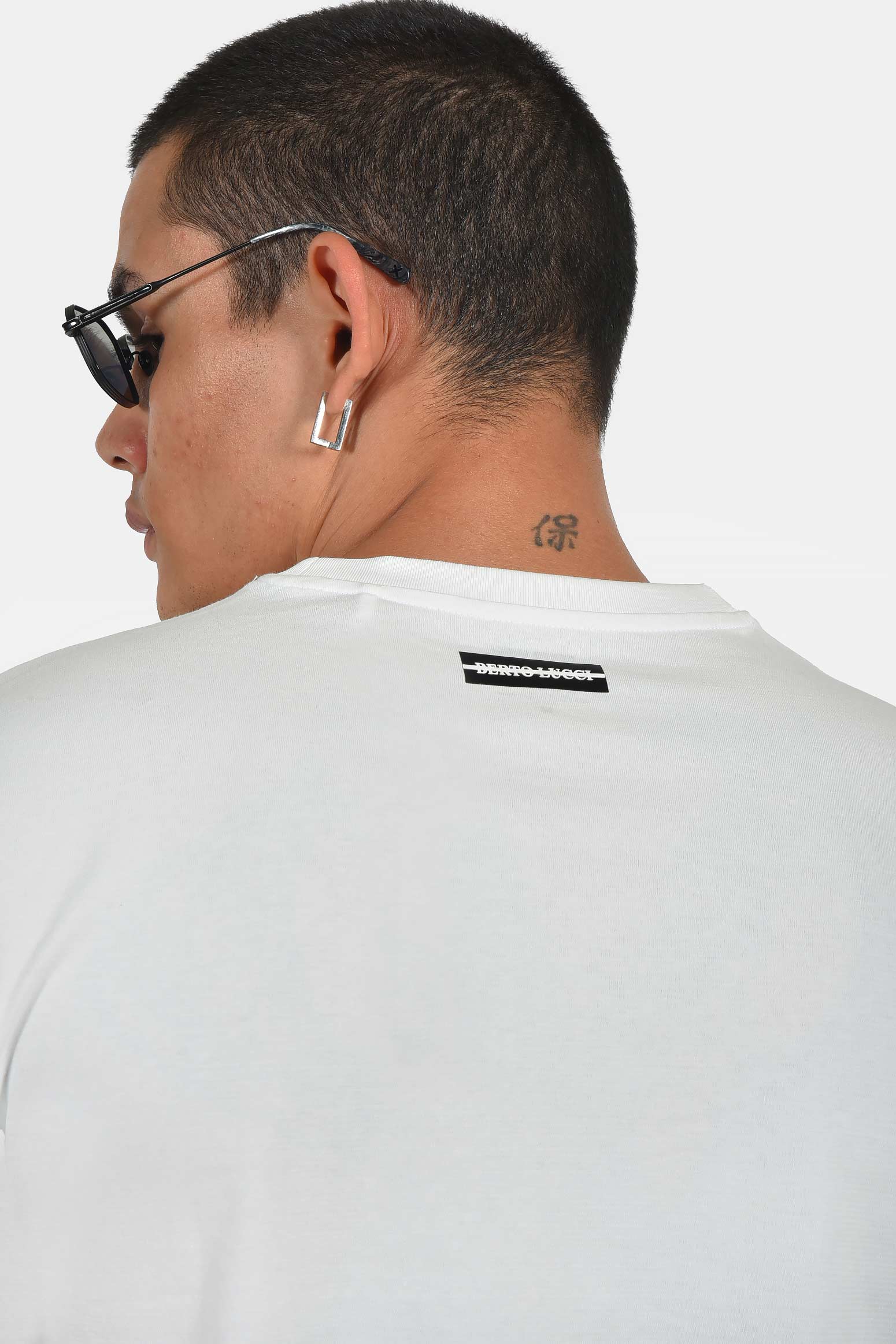 ανδρικό-t-shirt-normal-fit-με-ανάγλυφο-logo-απαλή-αίσθηση-&-σταθερή-γραμμή