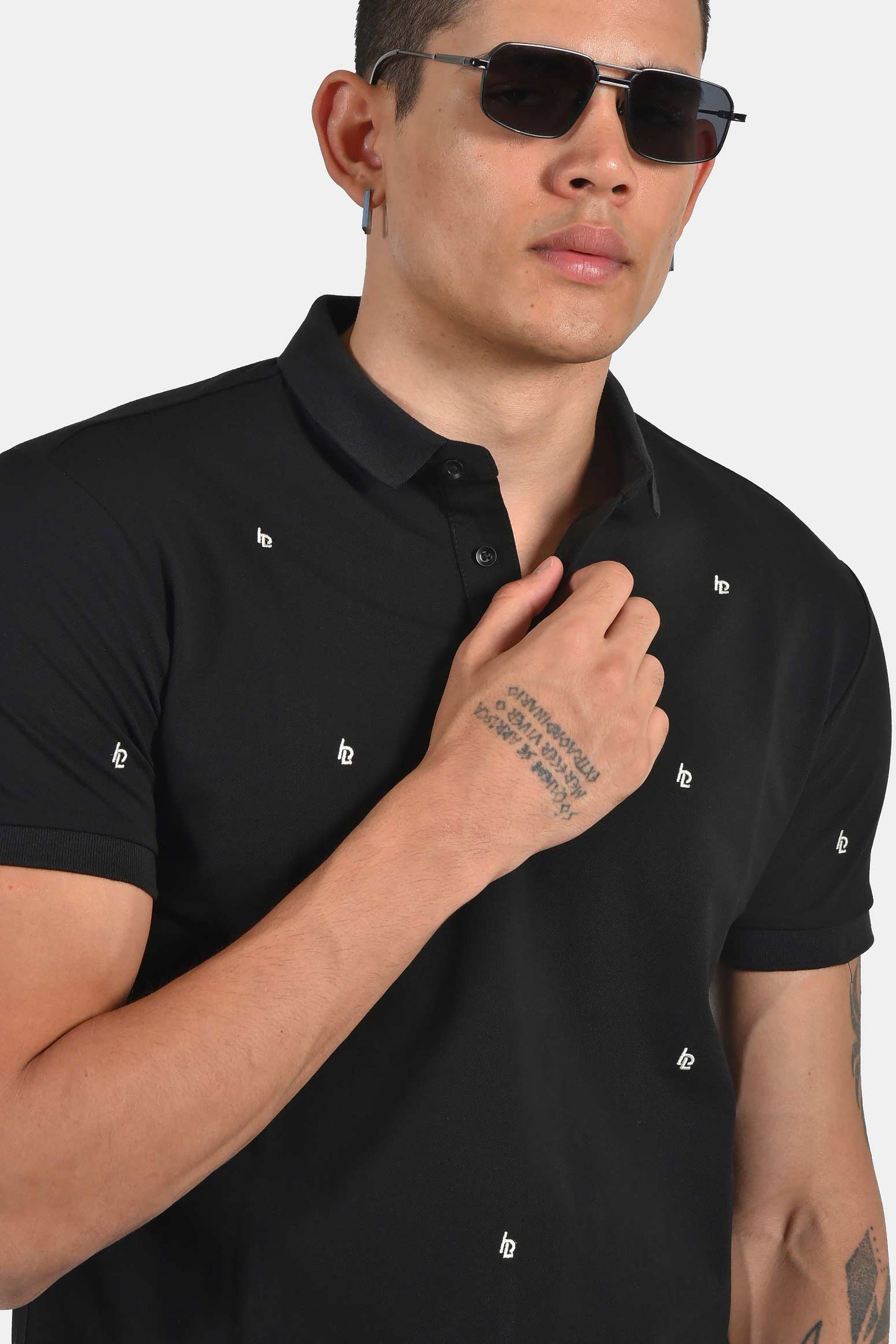 ανδρική-μπλούζα-polo-normal-fit-με-all-over-μικρό-print-λογοτύπου