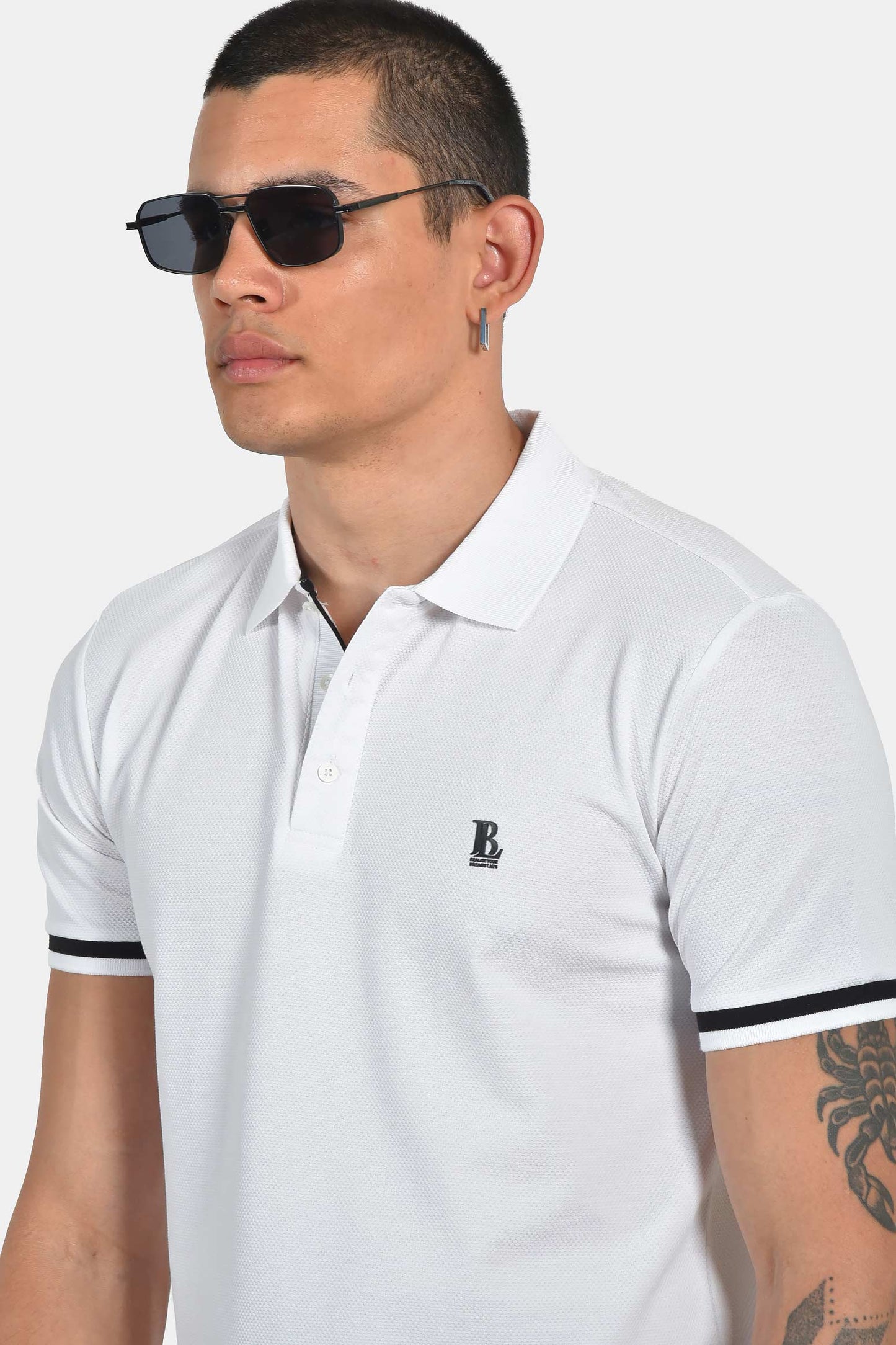 ανδρική-μπλούζα-polo-normal-fit-με-contrast-μανίκια-σταθερή-εφαρμογή-&-άνεση