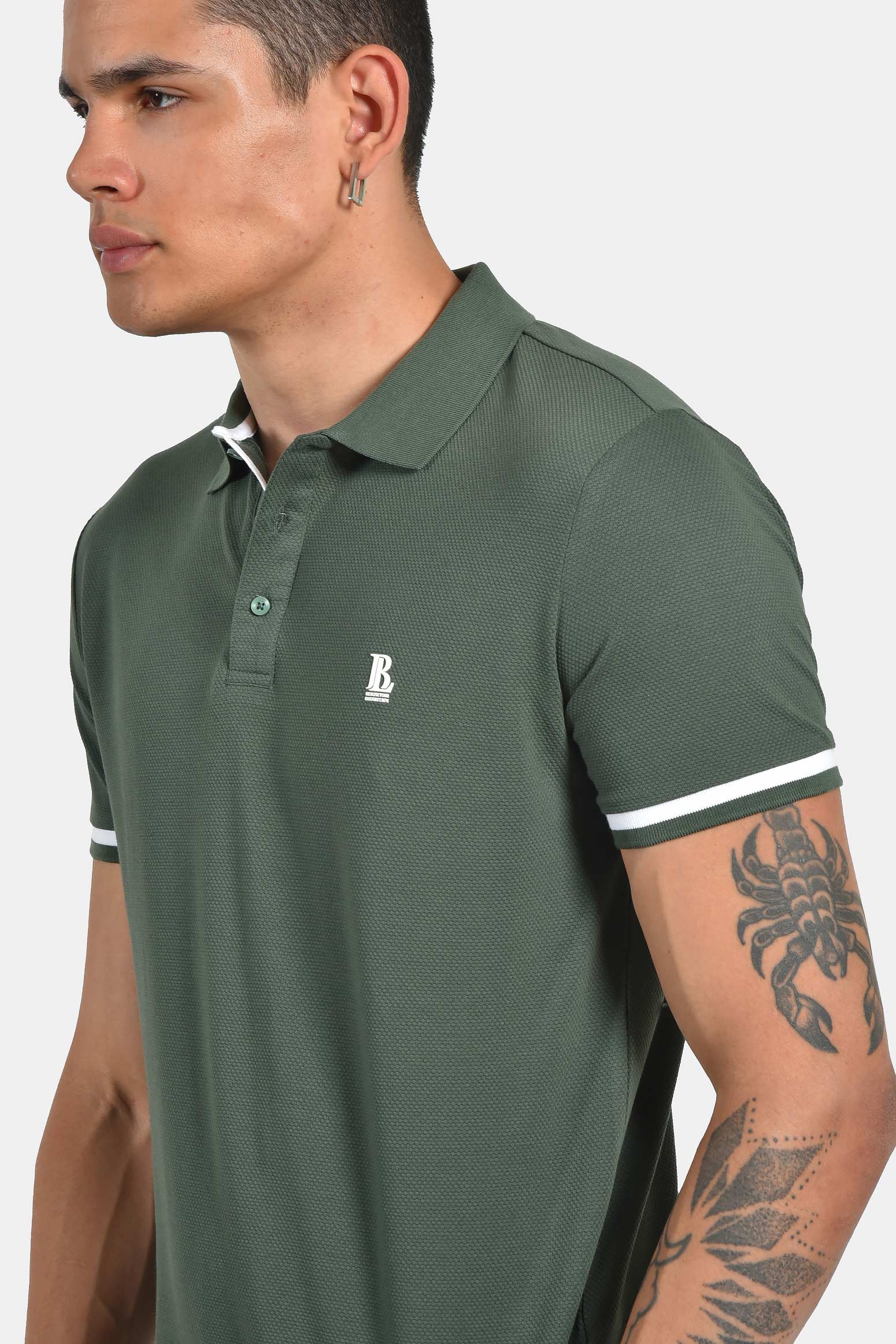 ανδρική-μπλούζα-polo-normal-fit-με-contrast-μανίκια-σταθερή-εφαρμογή-&-άνεση