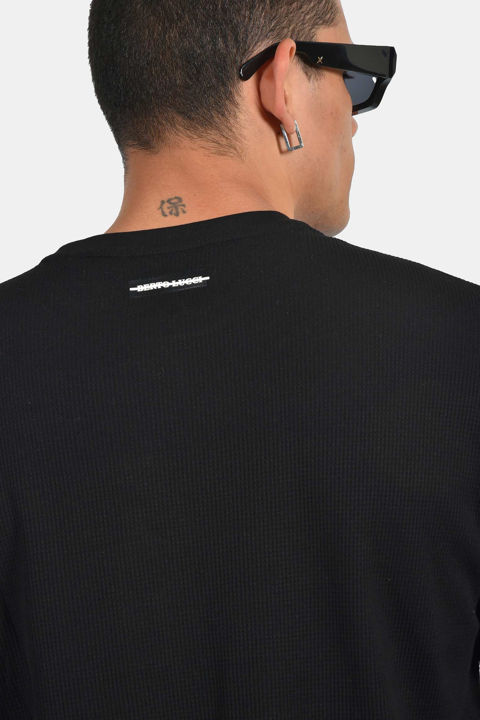 ανδρικό-t-shirt-normal-fit-με-ανάγλυφη-υφή-&-τσέπη-ελαστική-άνεση