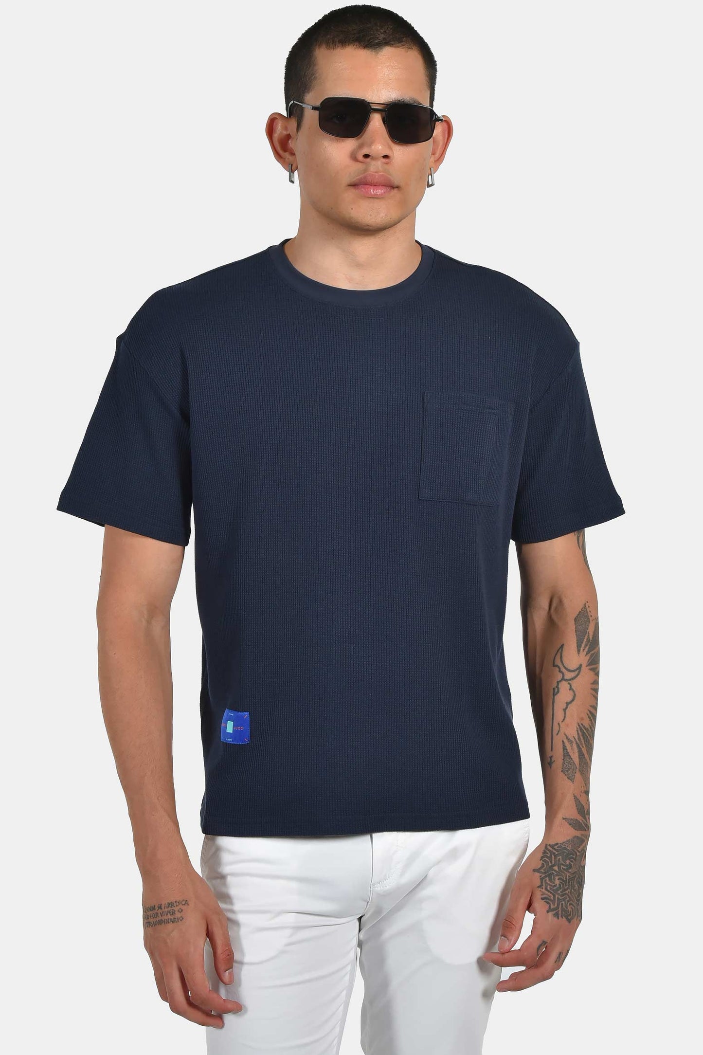 ανδρικό-t-shirt-normal-fit-με-ανάγλυφη-υφή-&-τσέπη-ελαστική-άνεση