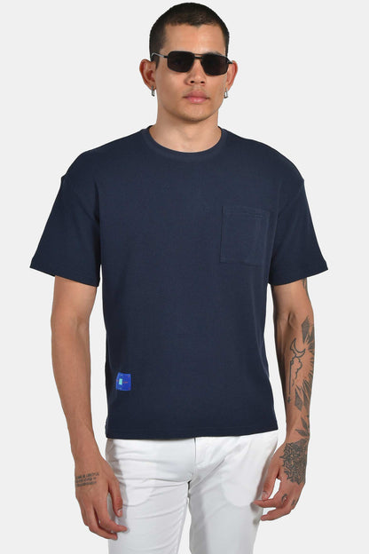 ανδρικό-t-shirt-normal-fit-με-ανάγλυφη-υφή-&-τσέπη-ελαστική-άνεση