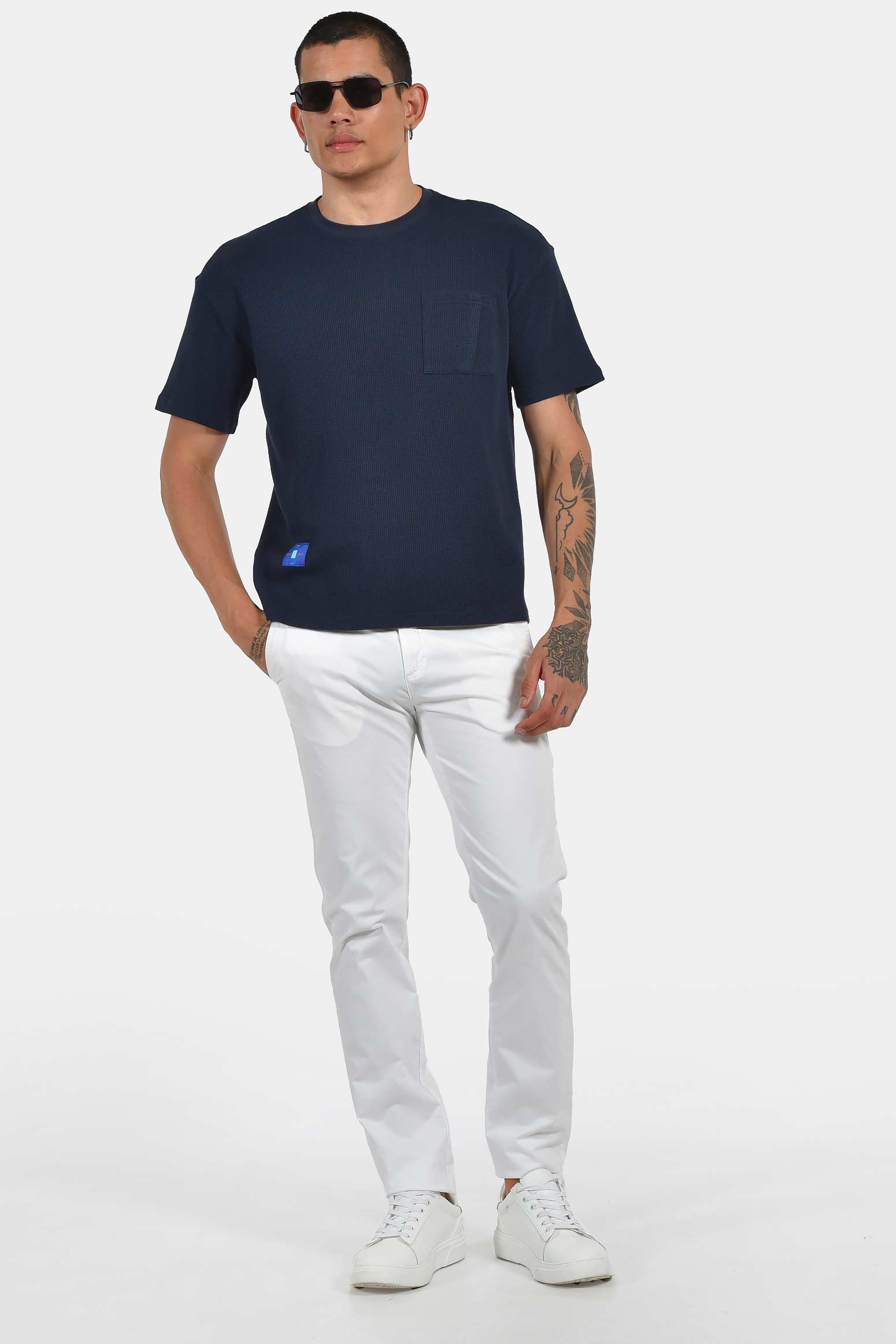 ανδρικό-t-shirt-normal-fit-με-ανάγλυφη-υφή-&-τσέπη-ελαστική-άνεση