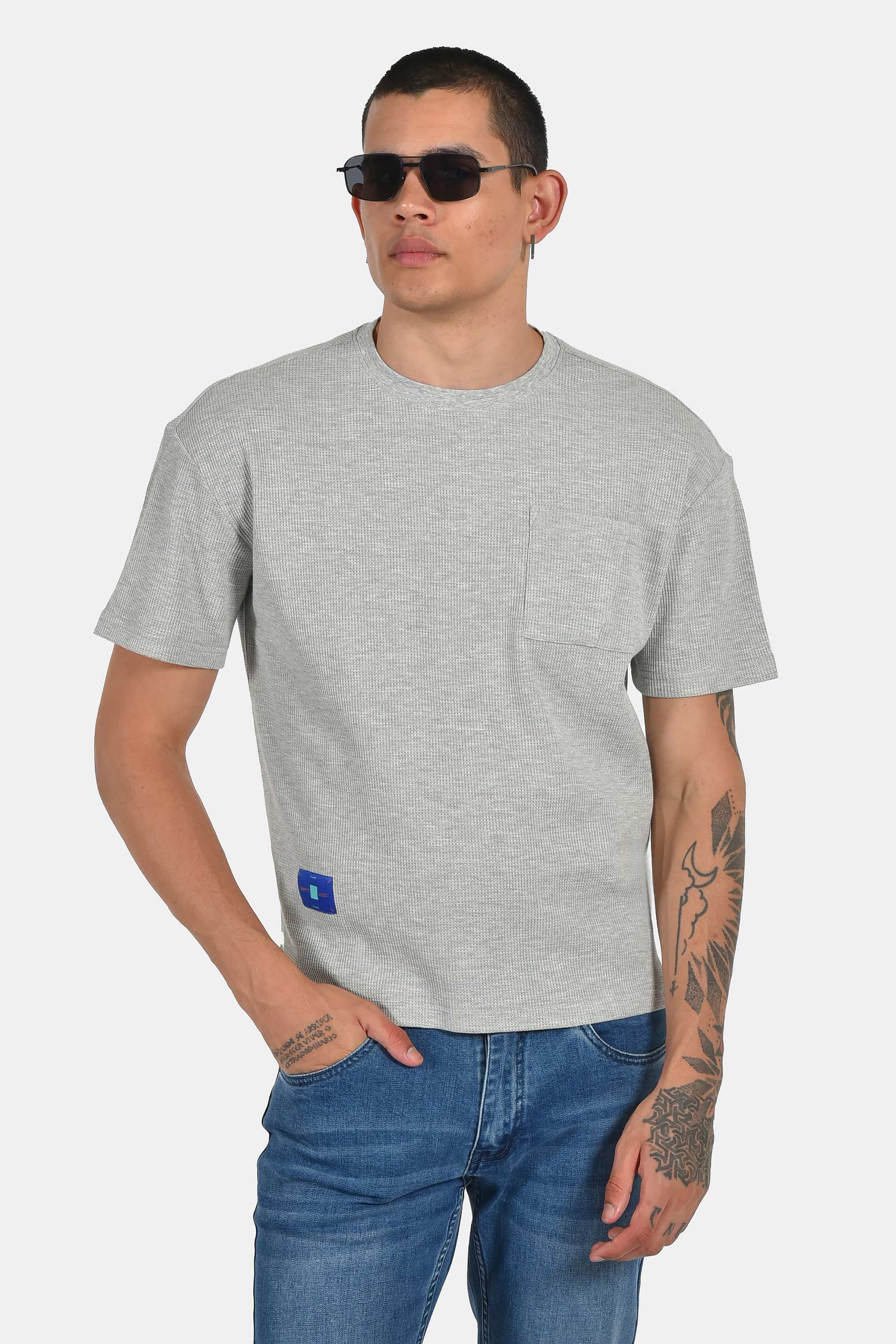 ανδρικό-t-shirt-normal-fit-με-ανάγλυφη-υφή-&-τσέπη-ελαστική-άνεση