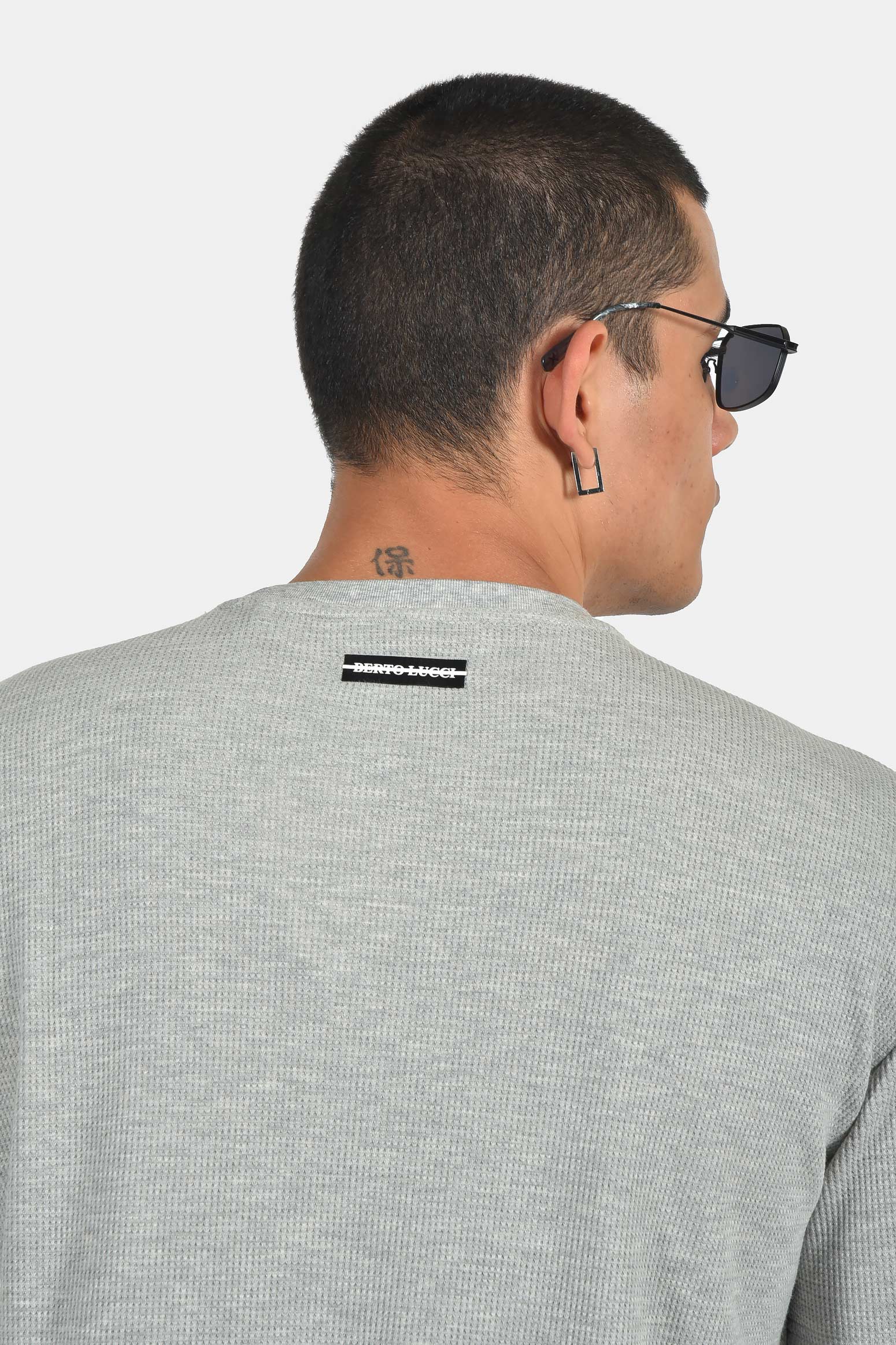 ανδρικό-t-shirt-normal-fit-με-ανάγλυφη-υφή-&-τσέπη-ελαστική-άνεση