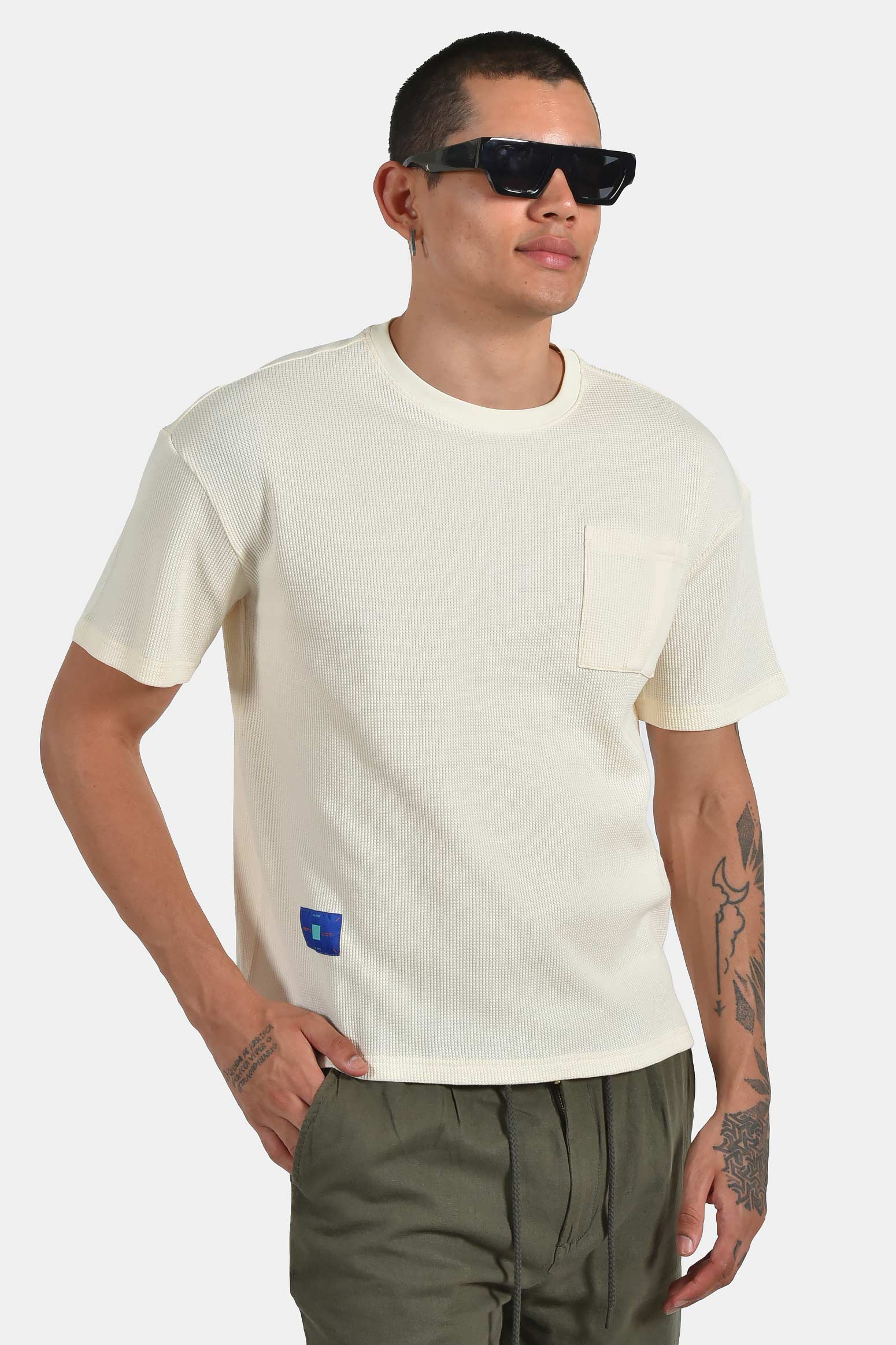 ανδρικό-t-shirt-normal-fit-με-ανάγλυφη-υφή-&-τσέπη-ελαστική-άνεση