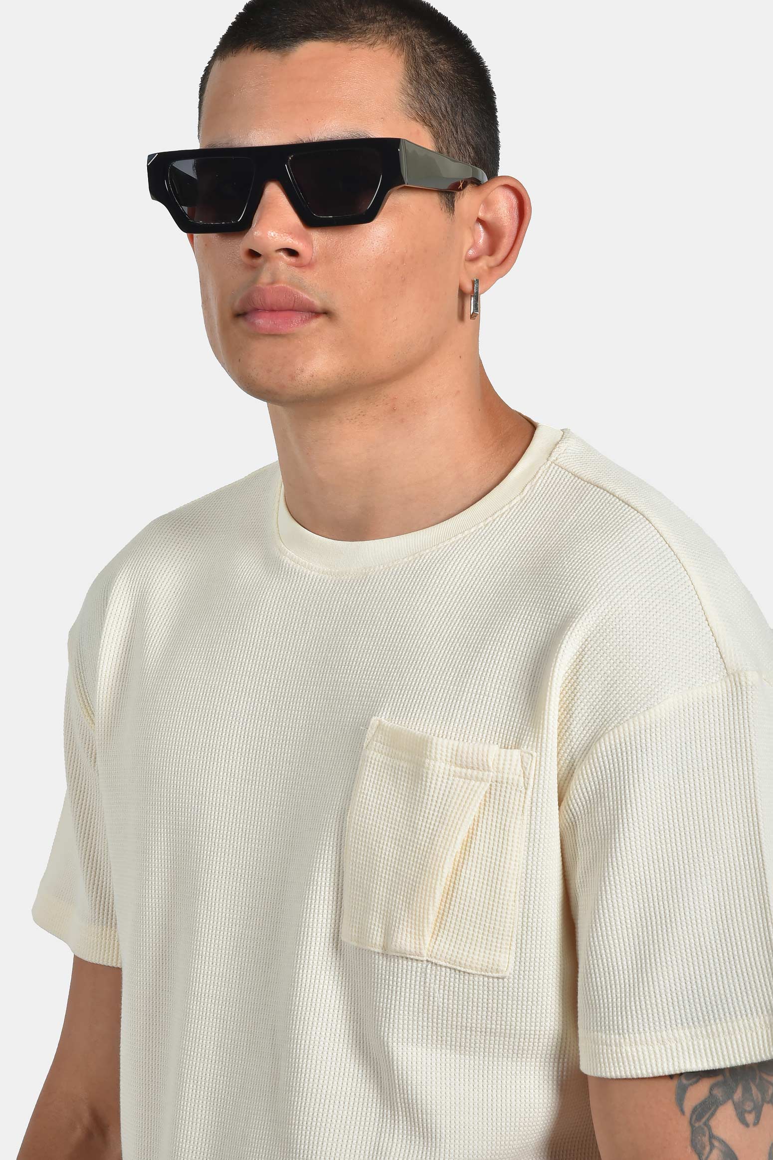 ανδρικό-t-shirt-normal-fit-με-ανάγλυφη-υφή-&-τσέπη-ελαστική-άνεση