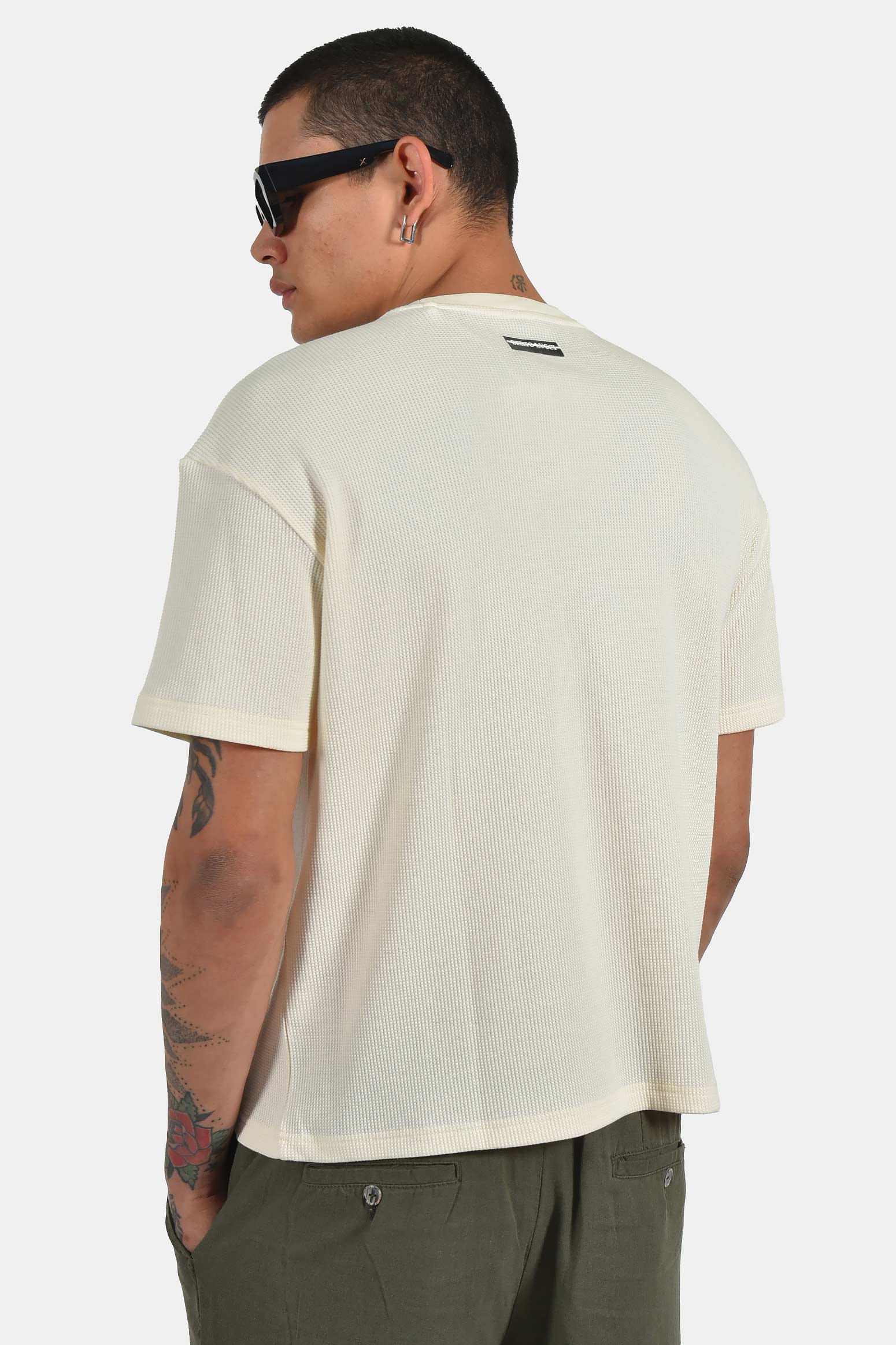 ανδρικό-t-shirt-normal-fit-με-ανάγλυφη-υφή-&-τσέπη-ελαστική-άνεση