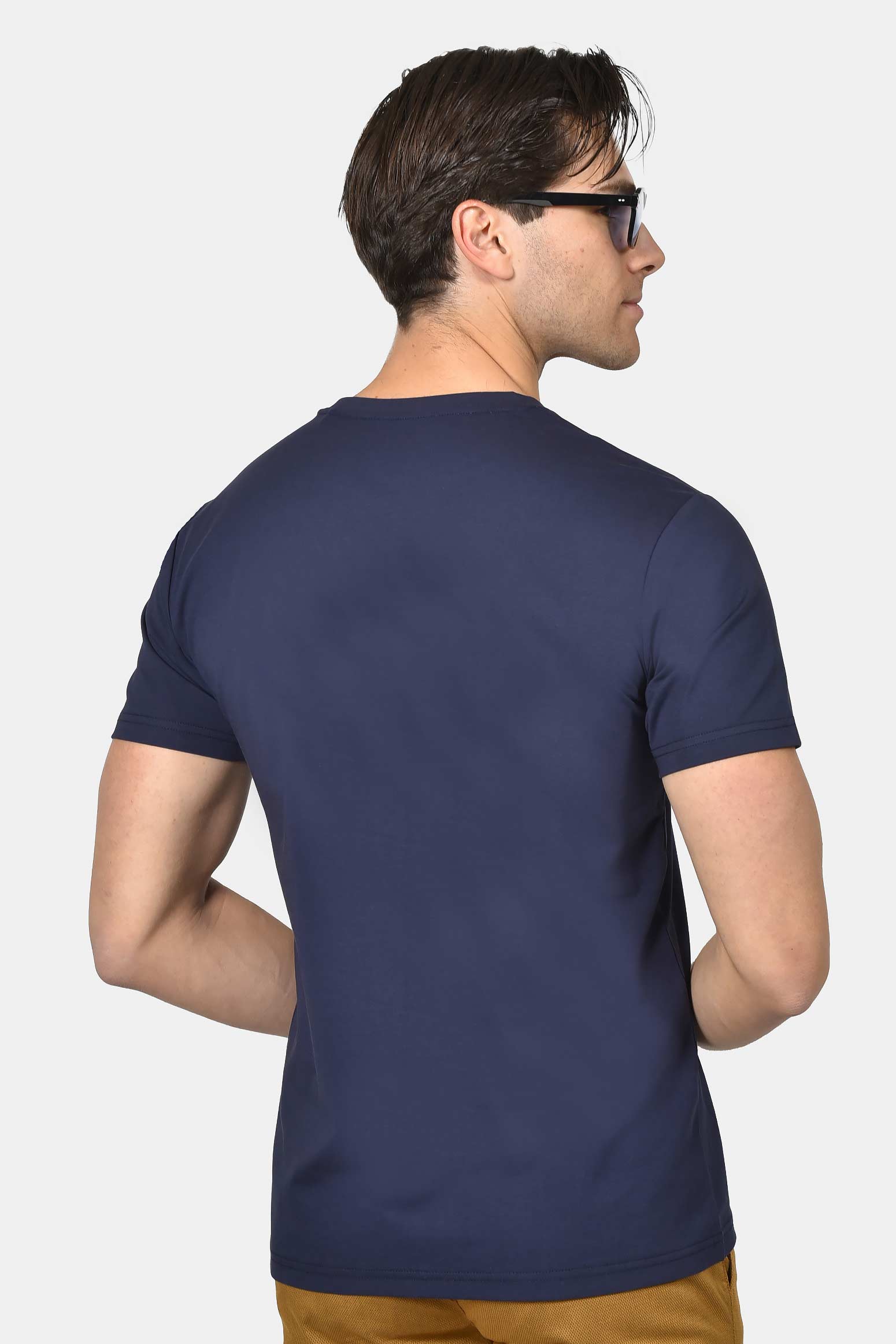 ανδρικό-t-shirt-normal-fit-με-κεντρικό-logo-print-&-minimal-design