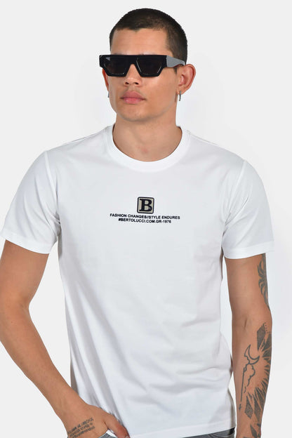 ανδρικό-t-shirt-normal-fit-με-κεντρικό-logo-print-&-minimal-design