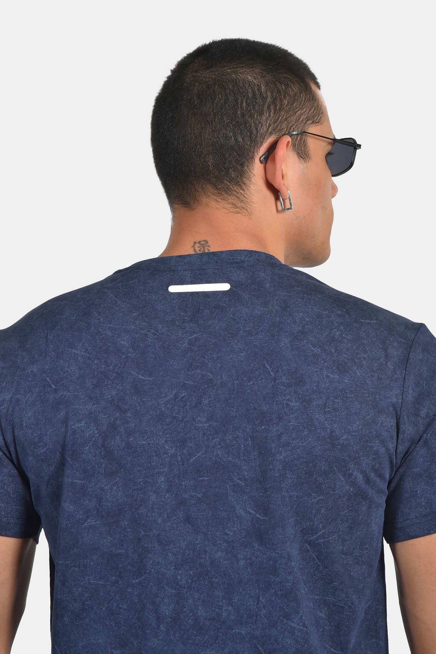 ανδρικό-t-shirt-normal-fit-100%-βαμβακερό-με-διακριτικό-λογότυπο-στήθους