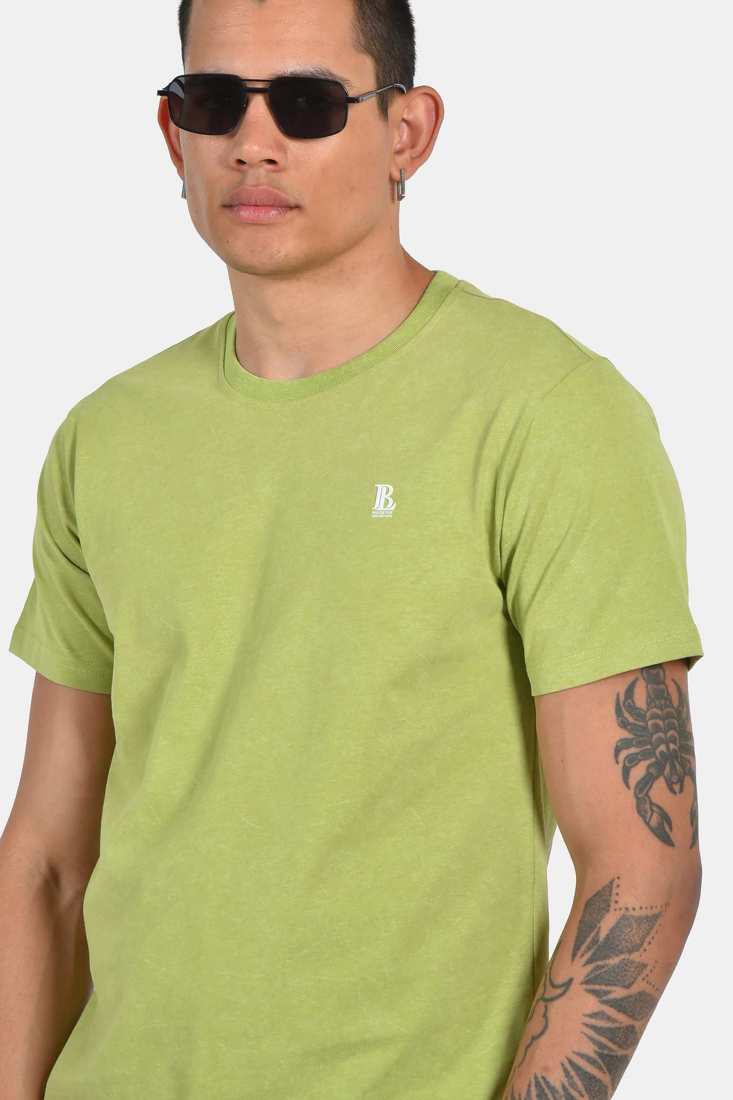 ανδρικό-t-shirt-normal-fit-100%-βαμβακερό-με-διακριτικό-λογότυπο-στήθους