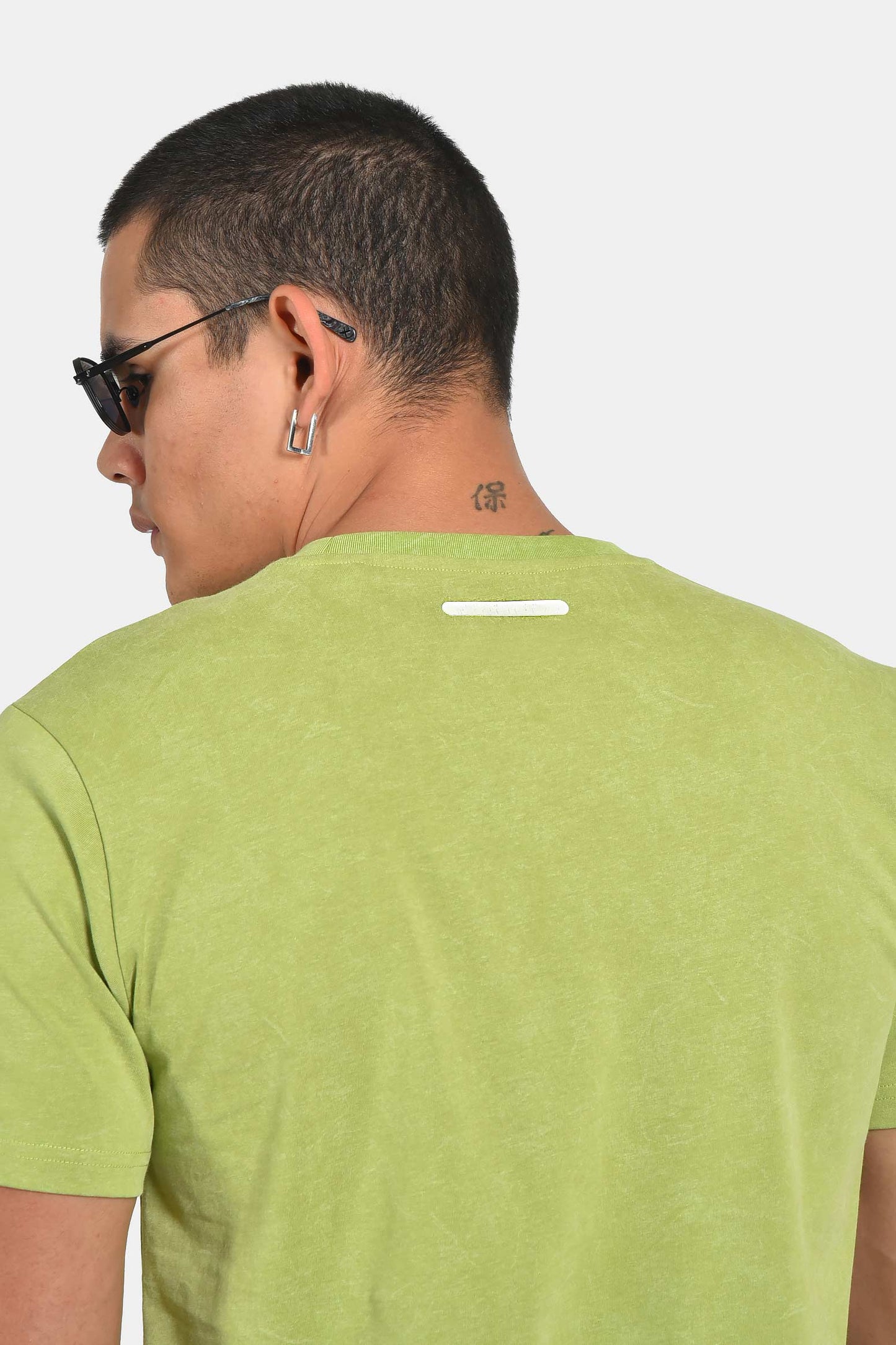 ανδρικό-t-shirt-normal-fit-100%-βαμβακερό-με-διακριτικό-λογότυπο-στήθους