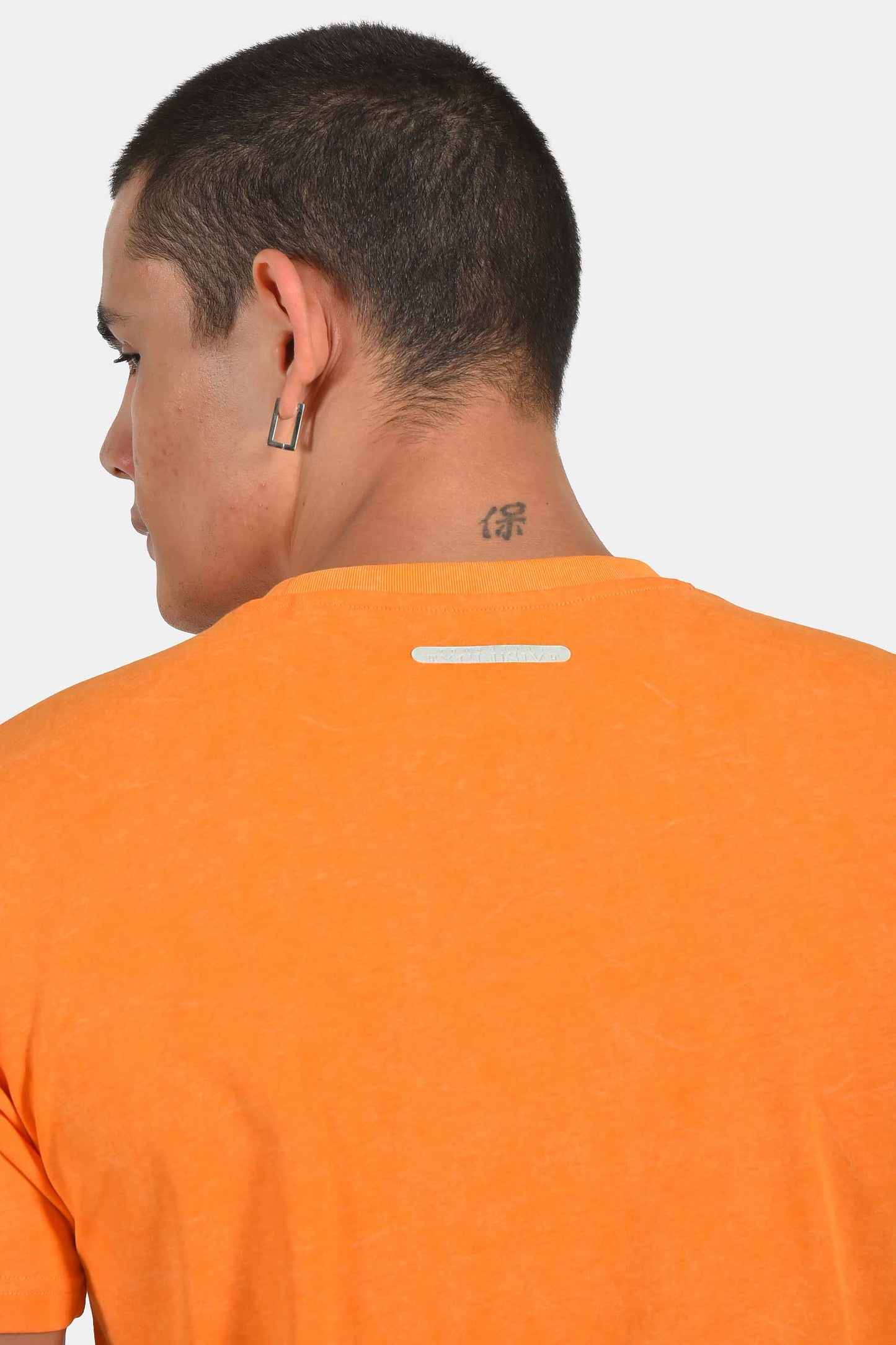 ανδρικό-t-shirt-normal-fit-100%-βαμβακερό-με-διακριτικό-λογότυπο-στήθους