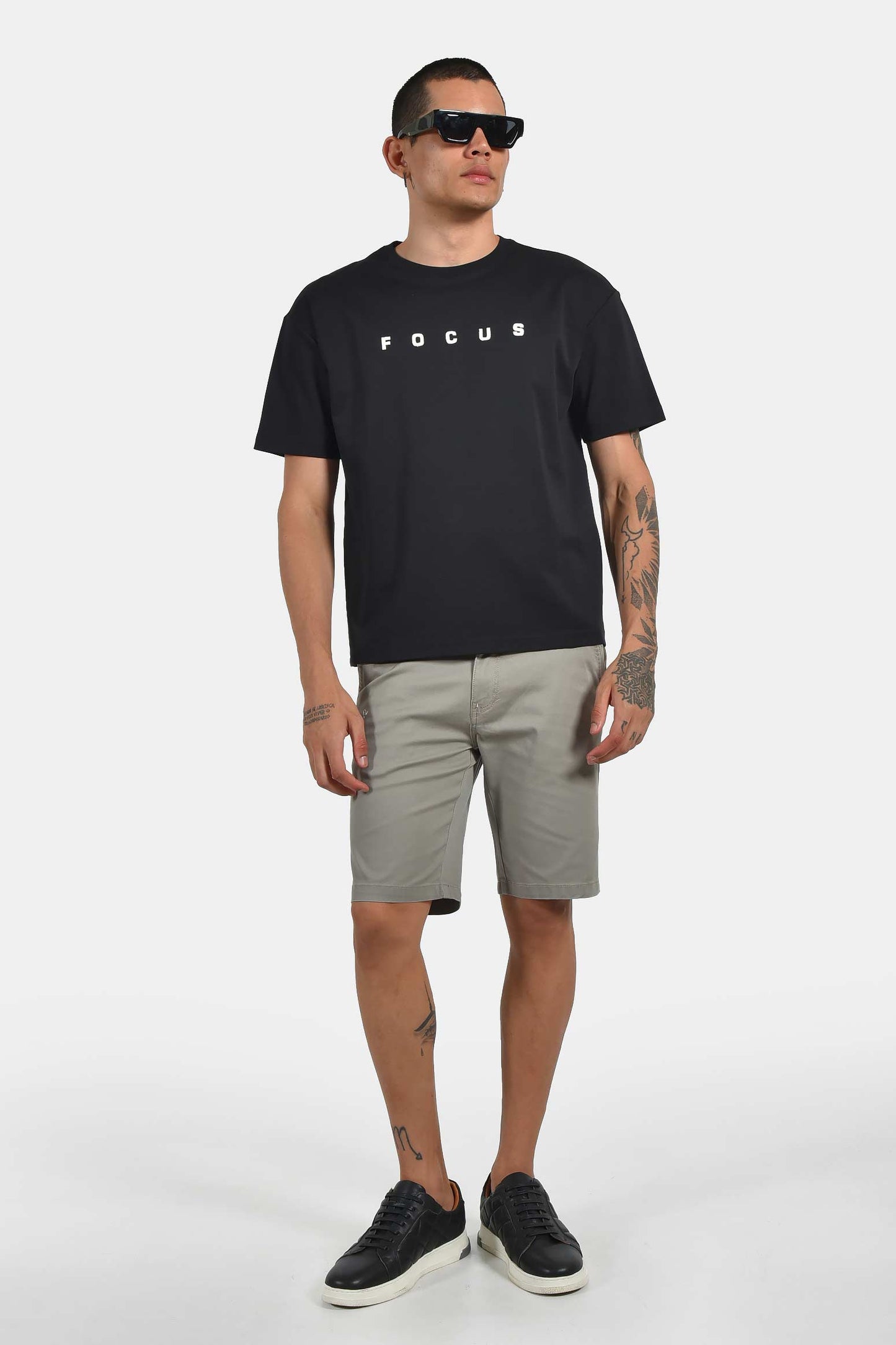 ανδρικό-t-shirt-normal-fit-με-τύπωμα-“focus”-&-ελαστική-σύνθεση