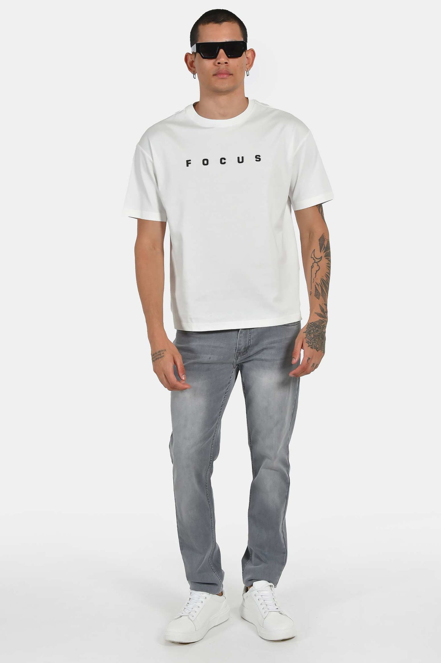 ανδρικό-t-shirt-normal-fit-με-τύπωμα-“focus”-&-ελαστική-σύνθεση