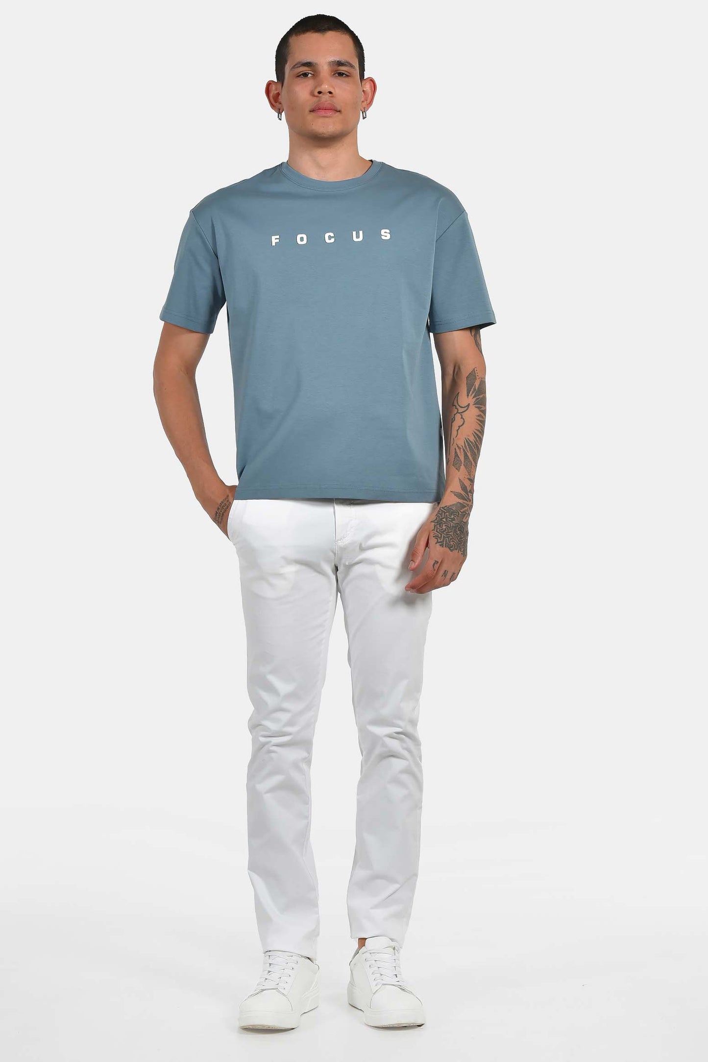 ανδρικό-t-shirt-normal-fit-με-τύπωμα-“focus”-&-ελαστική-σύνθεση