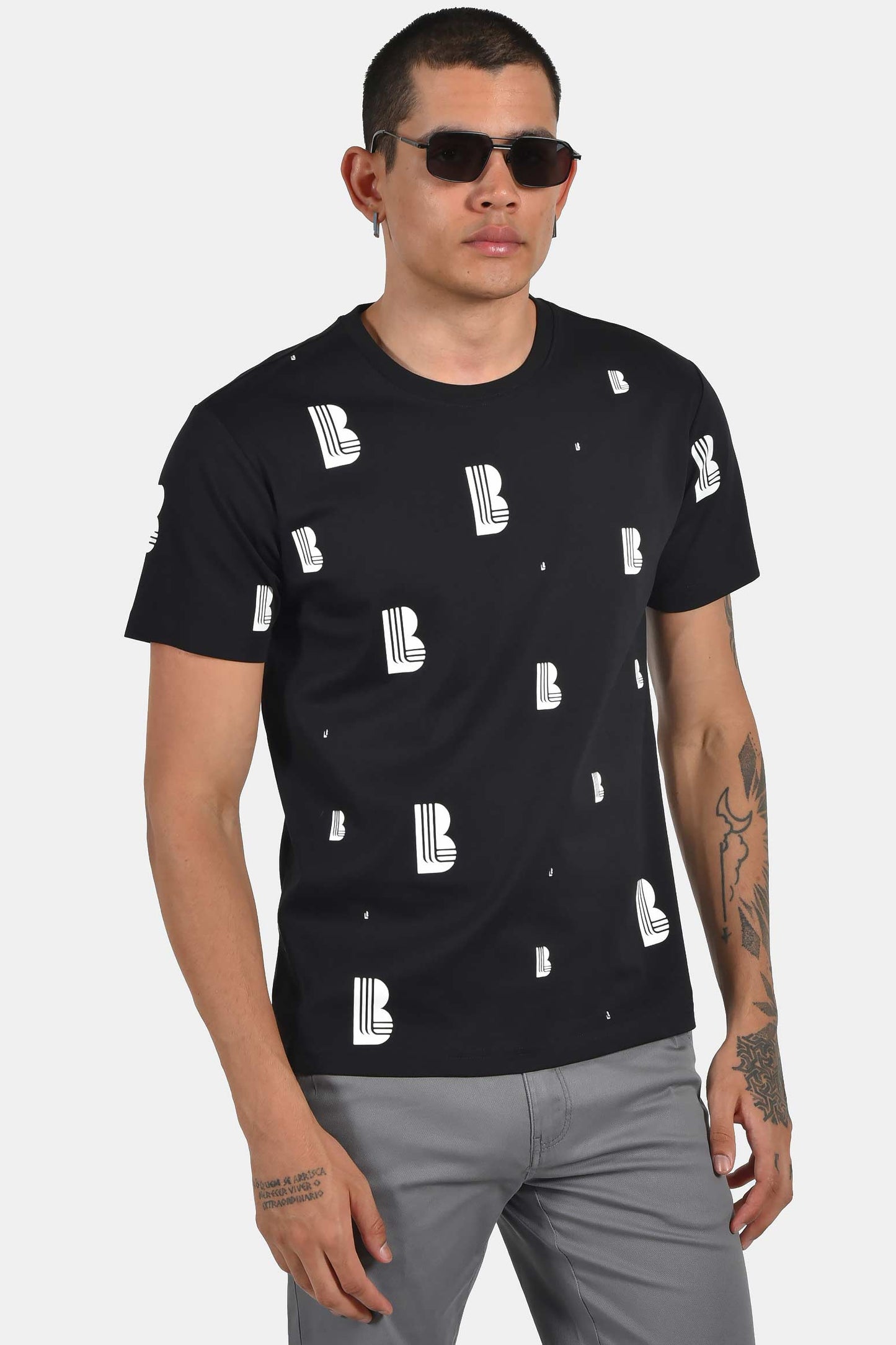 ανδρικό-t-shirt-normal-fit-με-all-over-print-λογοτύπου-&-ελαστική-σύνθεση