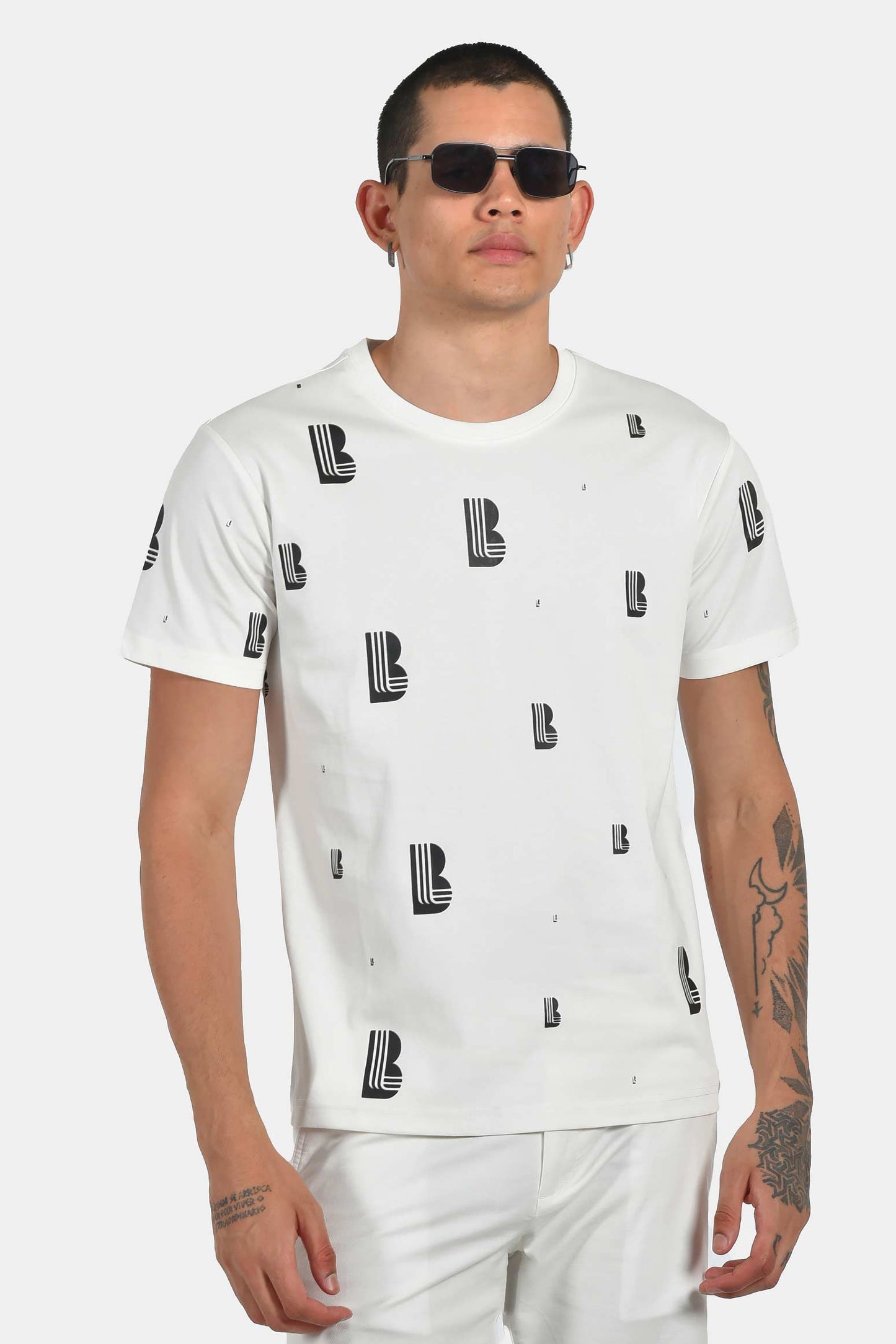 ανδρικό-t-shirt-normal-fit-με-all-over-print-λογοτύπου-&-ελαστική-σύνθεση