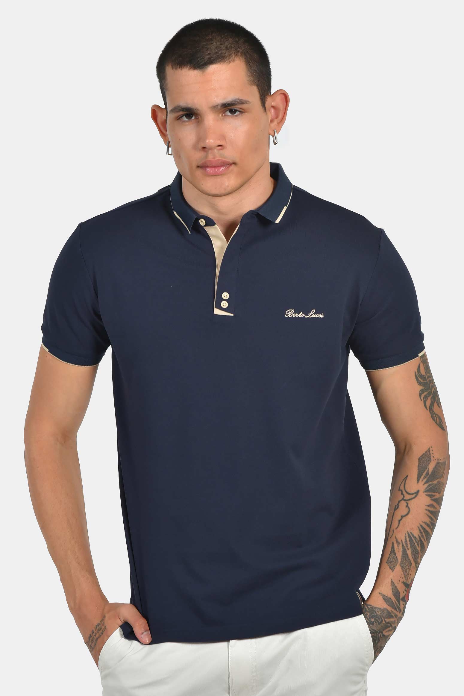 ανδρική-μπλούζα-polo-normal-fit-με-αντίθεση-στην-πατιλέτα-&-κέντημα-στήθους