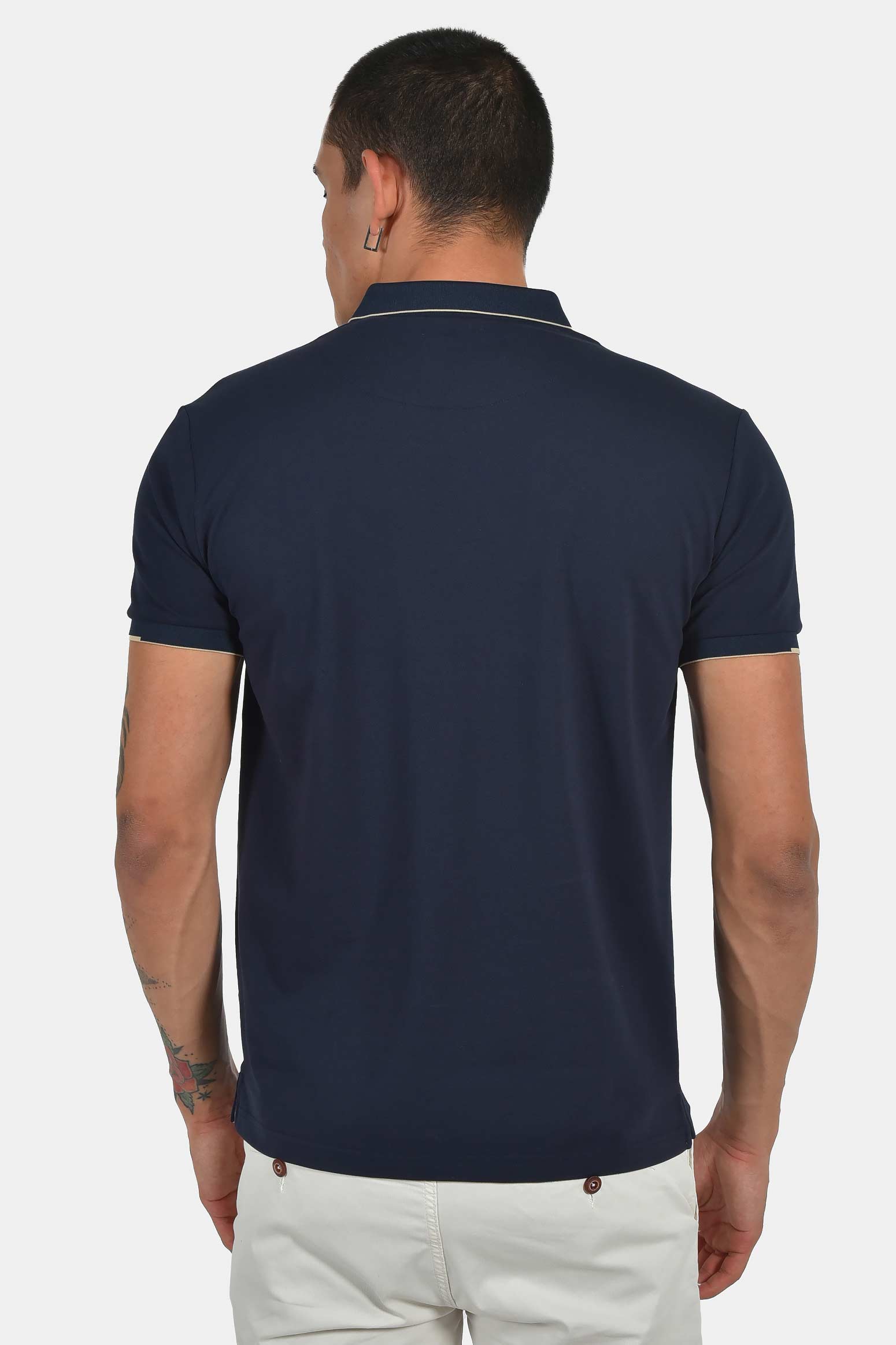 ανδρική-μπλούζα-polo-normal-fit-με-αντίθεση-στην-πατιλέτα-&-κέντημα-στήθους