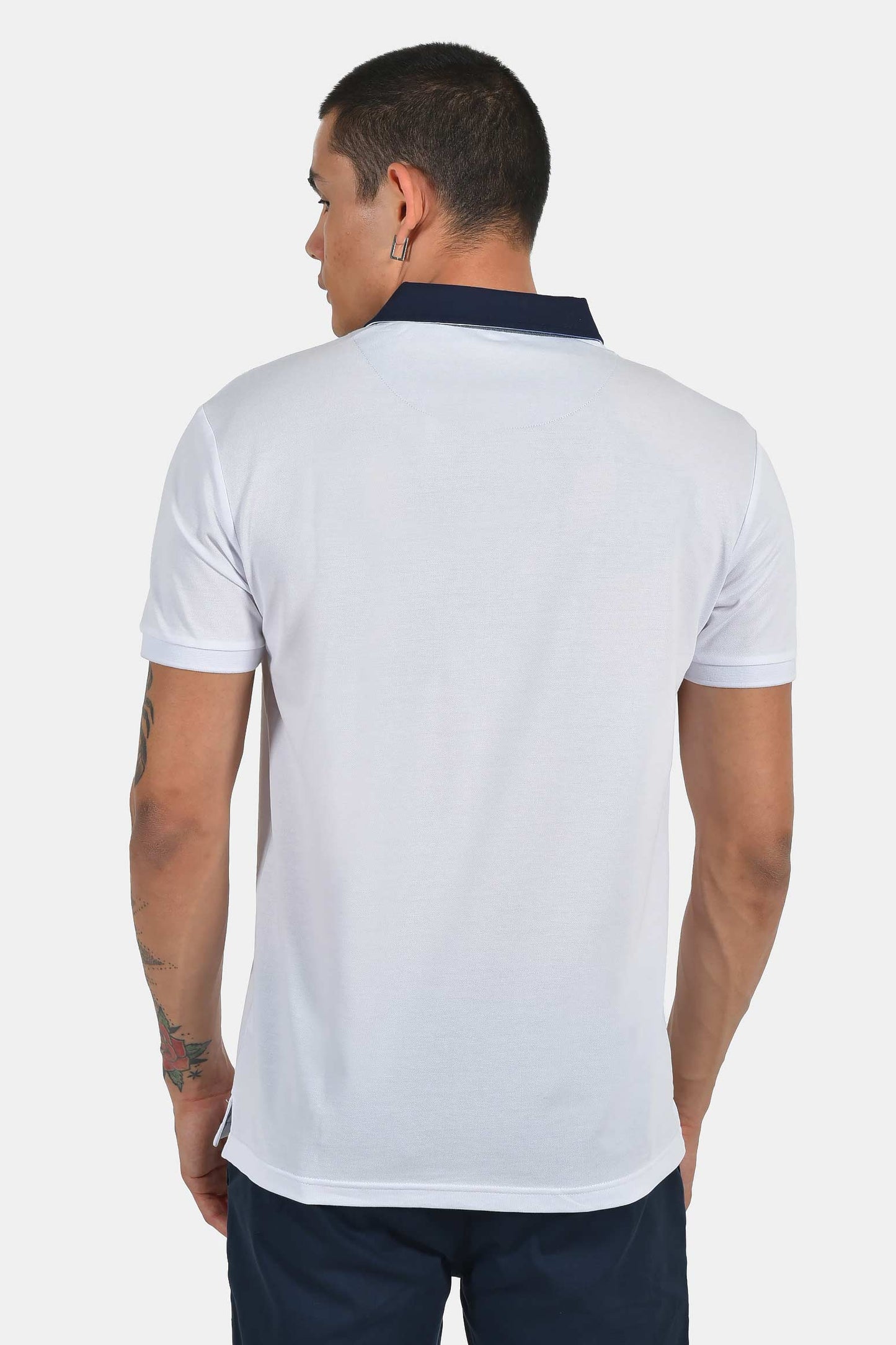 ανδρική-μπλούζα-polo-normal-fit-με-contrast-λεπτομέρειες-άνετη-&-δροσερή