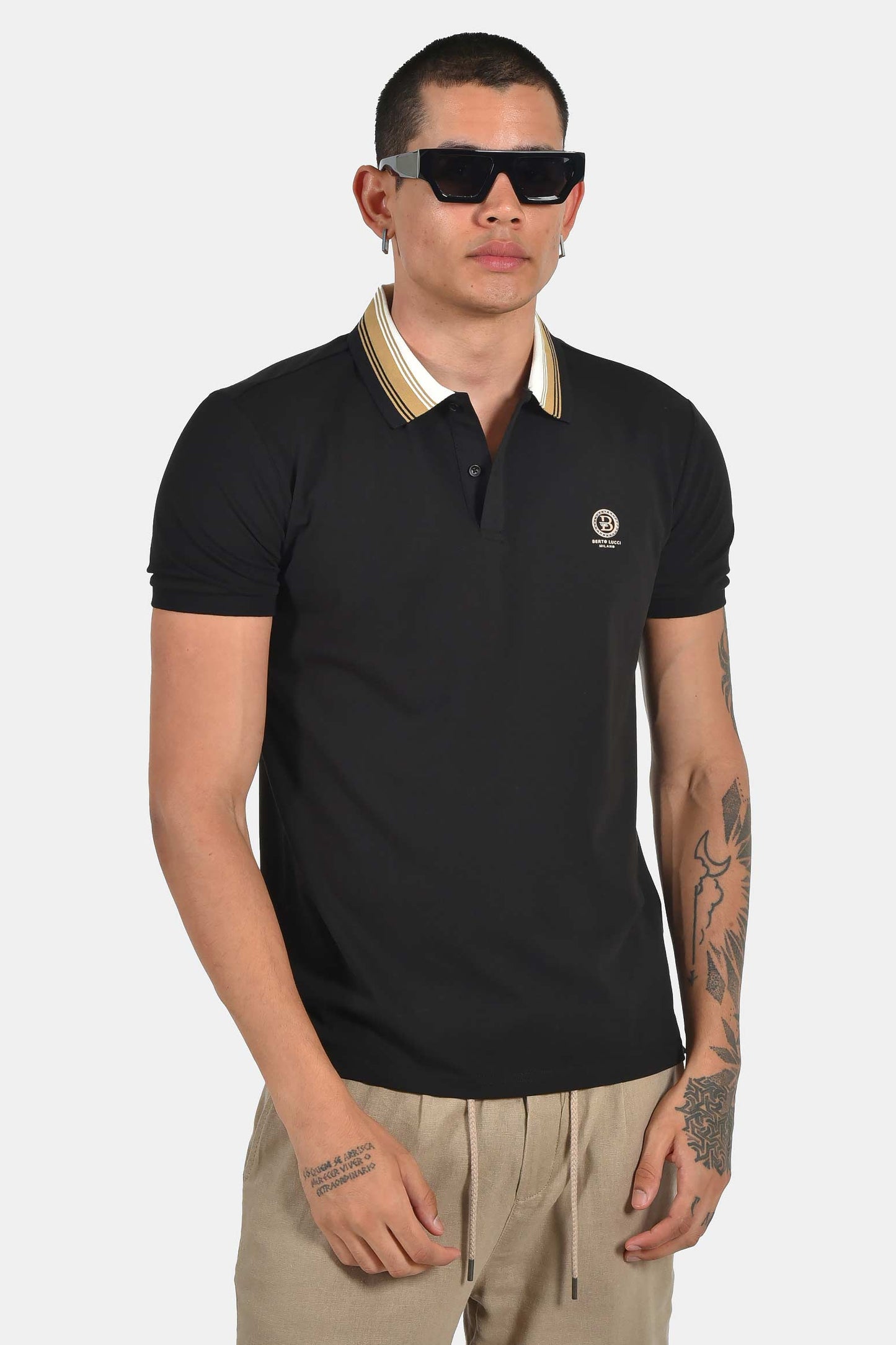 ανδρική-μπλούζα-polo-normal-fit-με-αντίθεση-στον-γιακά-&-διακριτικό-σήμα-στήθους