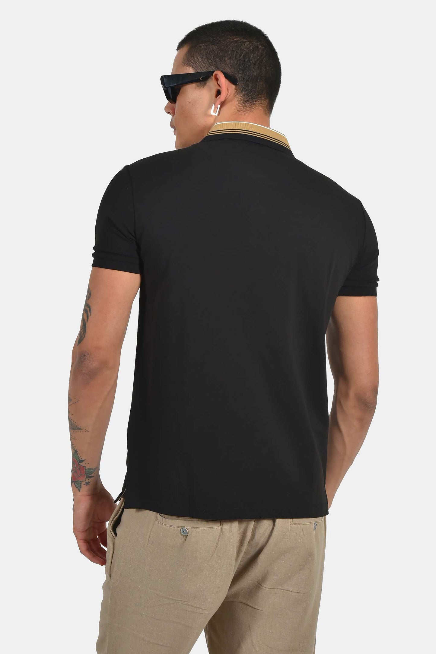 ανδρική-μπλούζα-polo-normal-fit-με-αντίθεση-στον-γιακά-&-διακριτικό-σήμα-στήθους