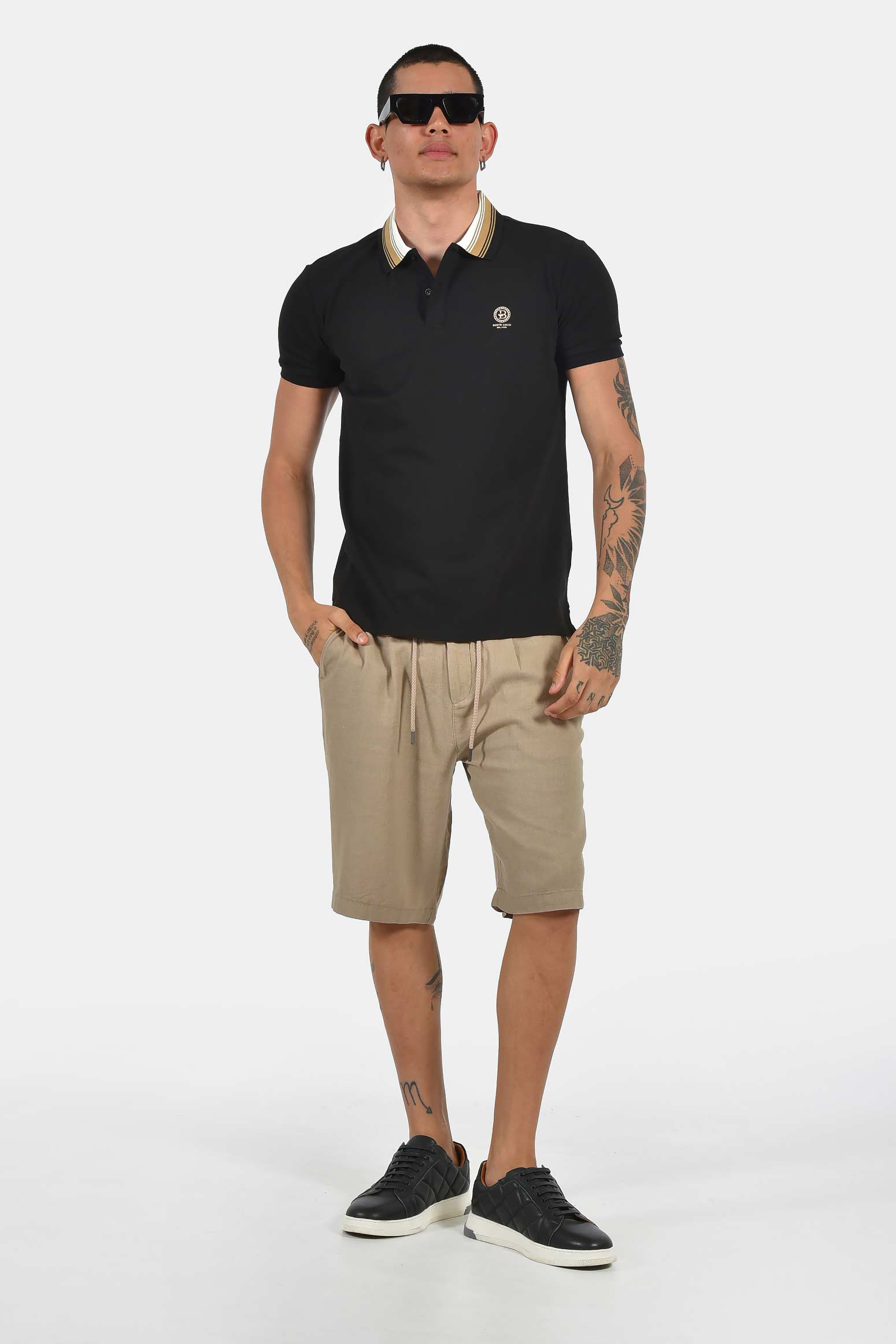 ανδρική-μπλούζα-polo-normal-fit-με-αντίθεση-στον-γιακά-&-διακριτικό-σήμα-στήθους
