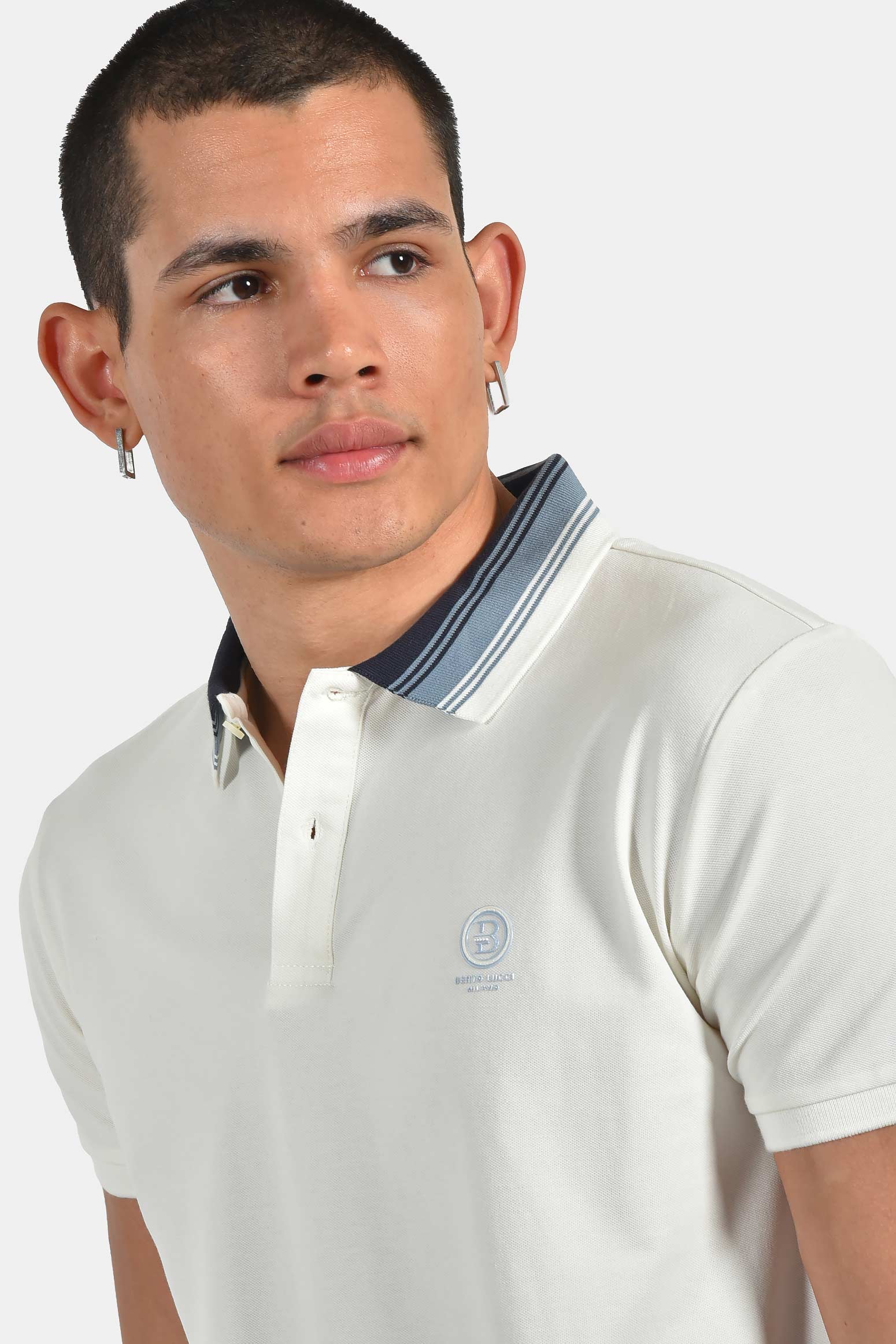 ανδρική-μπλούζα-polo-normal-fit-με-αντίθεση-στον-γιακά-&-διακριτικό-σήμα-στήθους