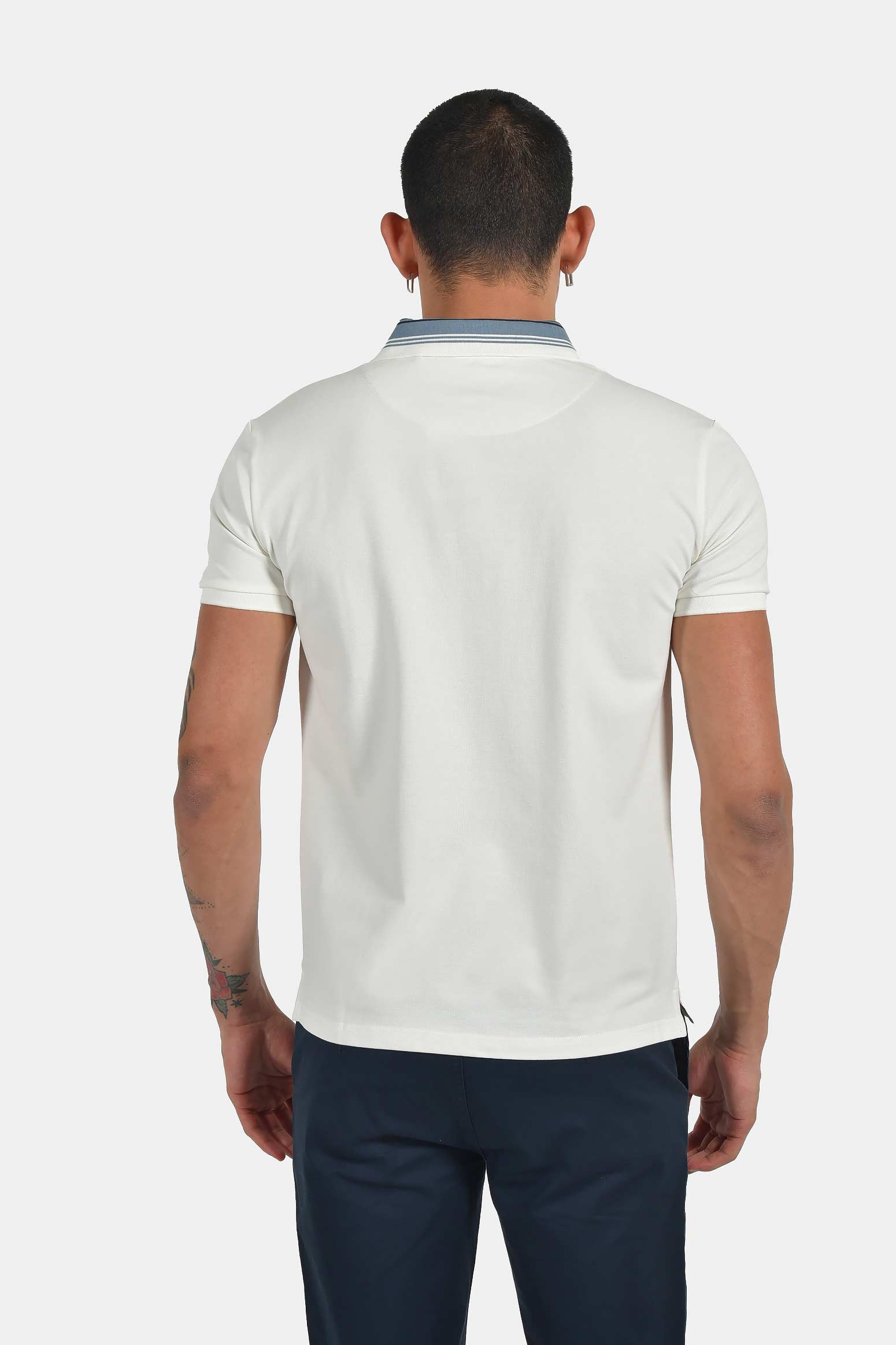 ανδρική-μπλούζα-polo-normal-fit-με-αντίθεση-στον-γιακά-&-διακριτικό-σήμα-στήθους