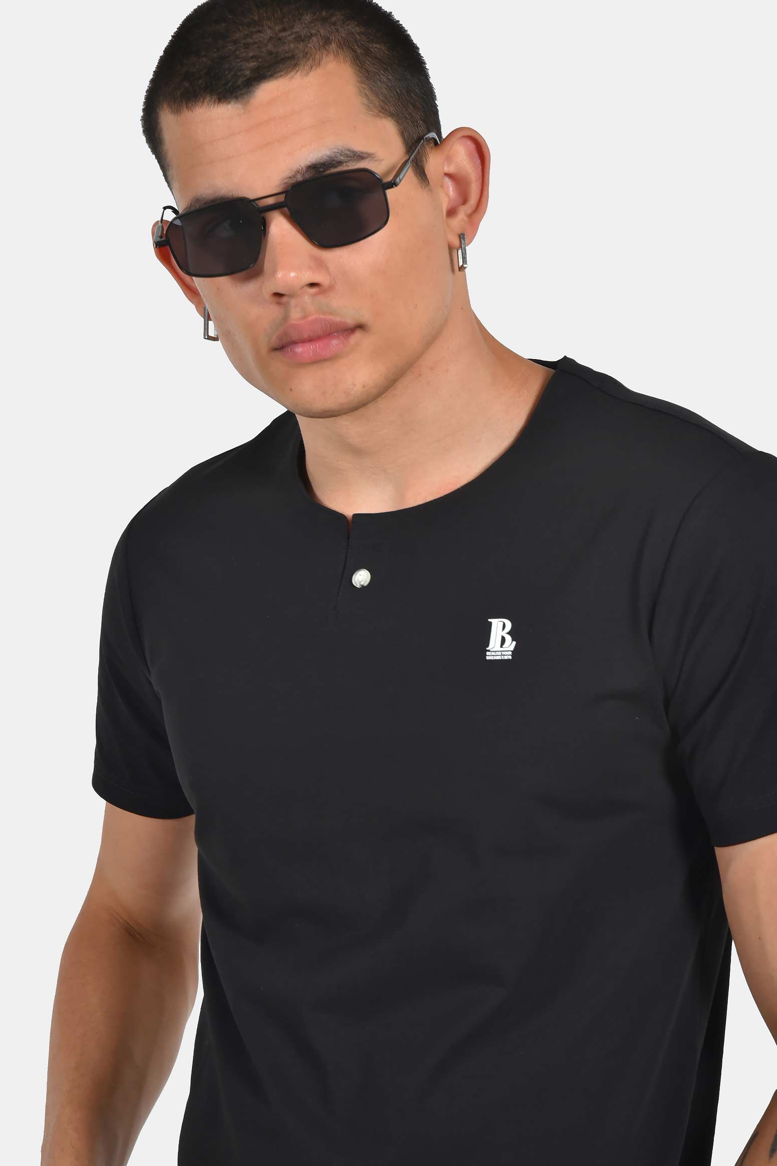 ανδρικό-t-shirt-normal-fit-με-κουμπί-λαιμόκοψης-απαλή-&-σταθερή-εφαρμογή