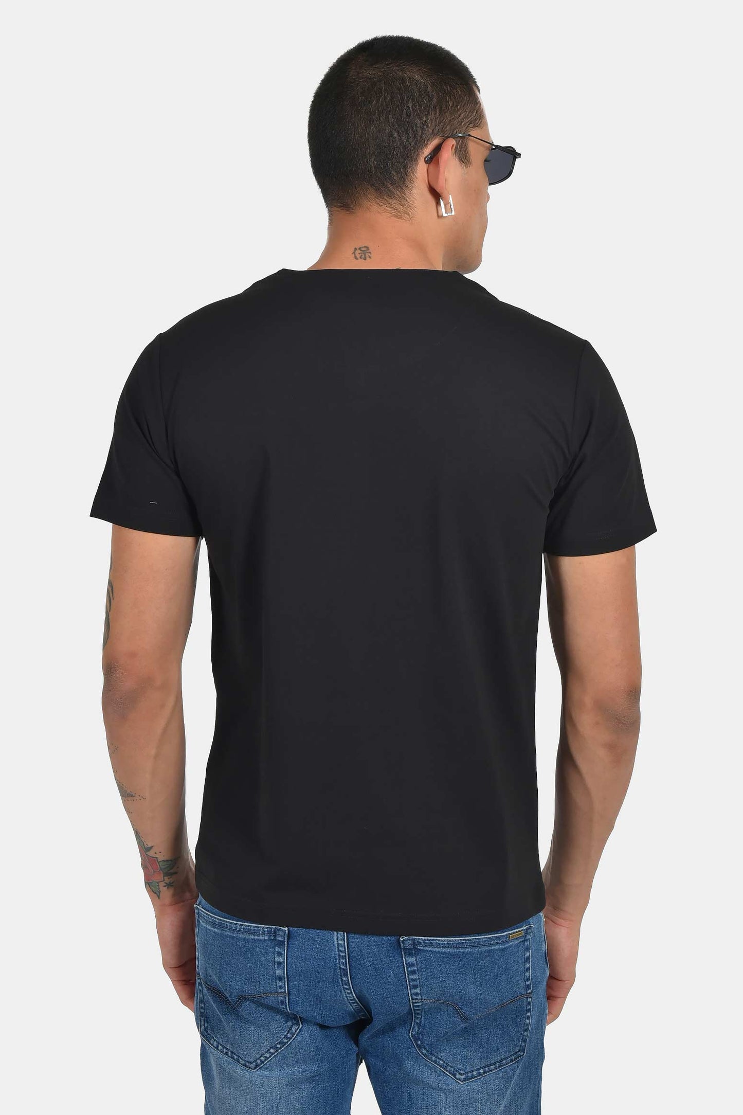 ανδρικό-t-shirt-normal-fit-με-κουμπί-λαιμόκοψης-απαλή-&-σταθερή-εφαρμογή