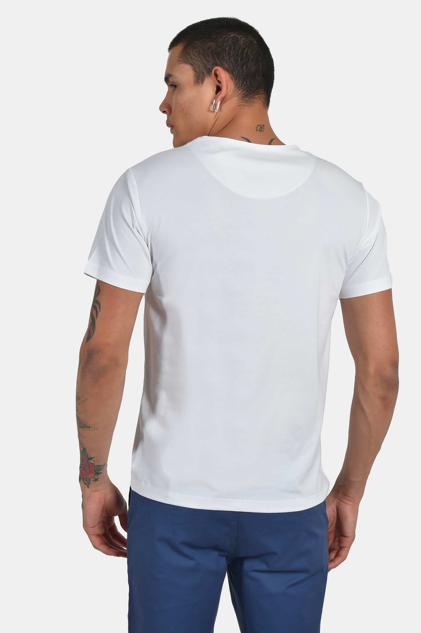 ανδρικό-t-shirt-normal-fit-με-κουμπί-λαιμόκοψης-απαλή-&-σταθερή-εφαρμογή