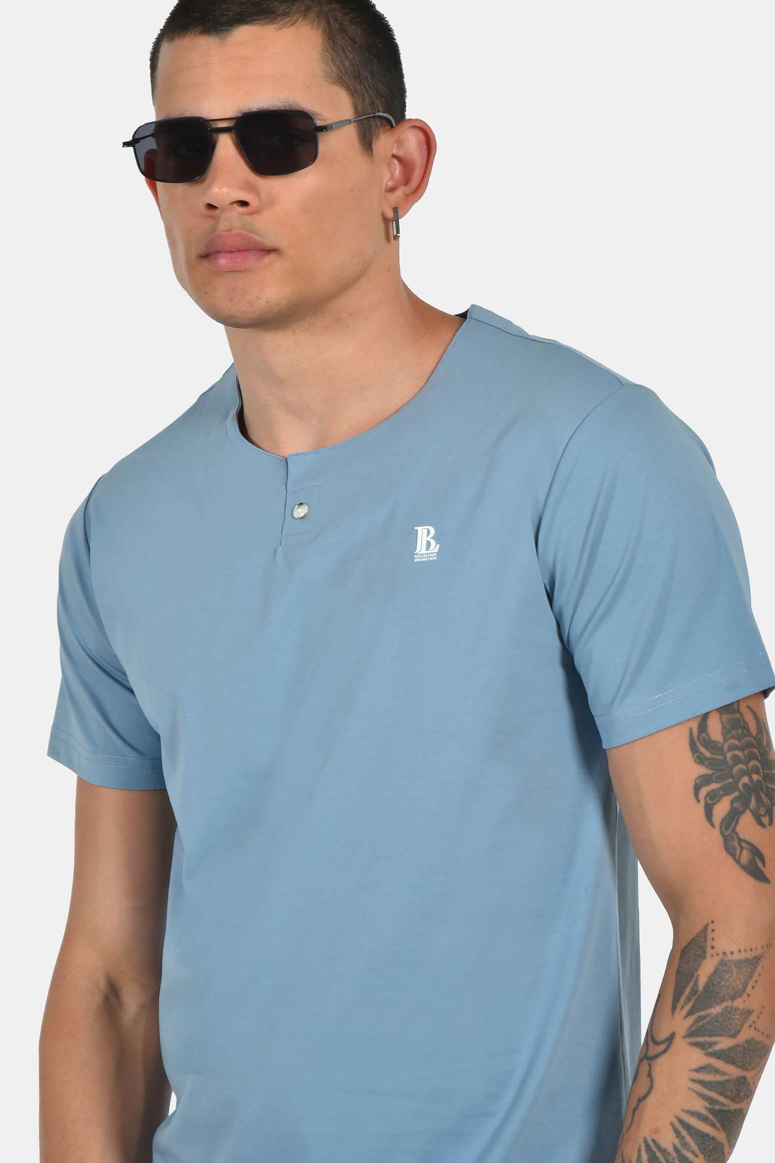 ανδρικό-t-shirt-normal-fit-με-κουμπί-λαιμόκοψης-απαλή-&-σταθερή-εφαρμογή